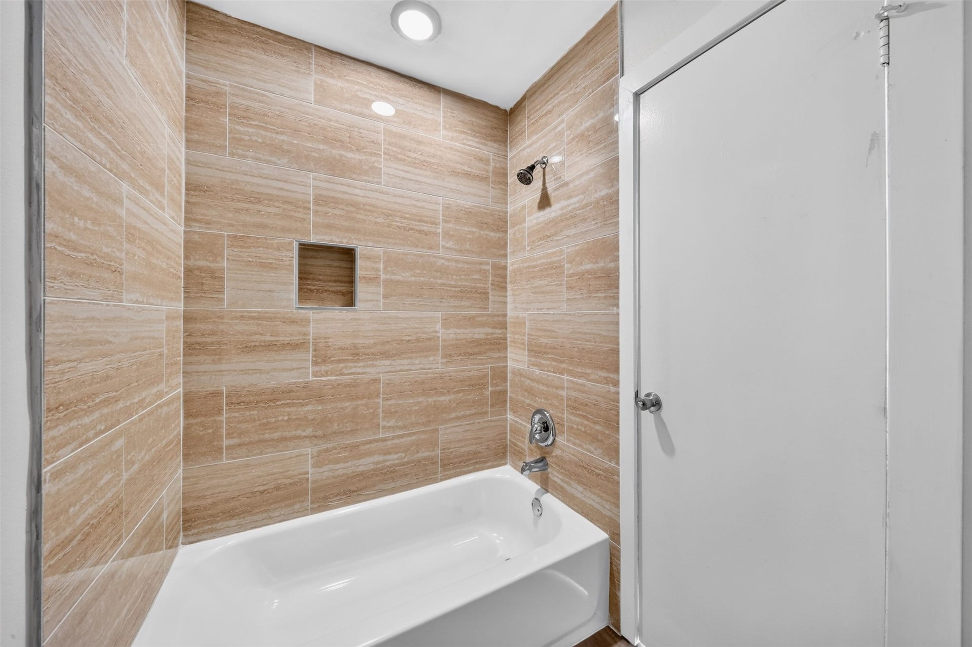 1826 Hilton Head Drive, Missouri City, TX 77459 Renovated bathroom.