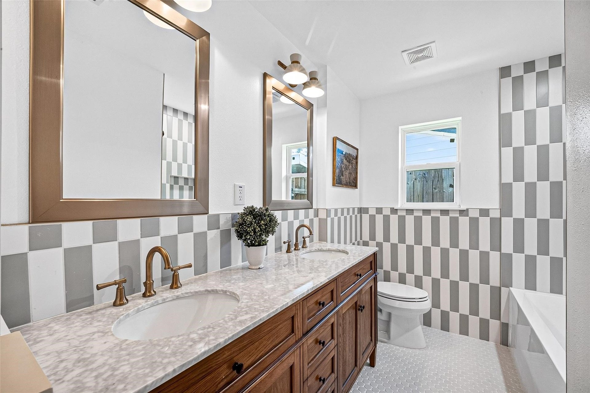 1338 Seaspray Court, Houston, TX 77008 1338 Seaspray Court, Houston, TX 77008