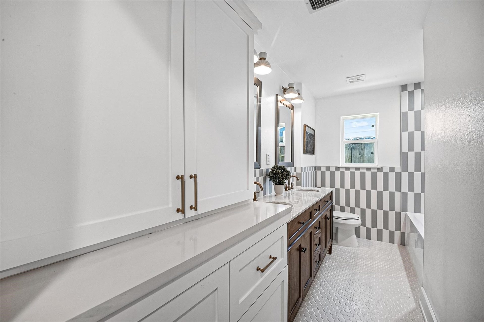 1338 Seaspray Court, Houston, TX 77008 1338 Seaspray Court, Houston, TX 77008