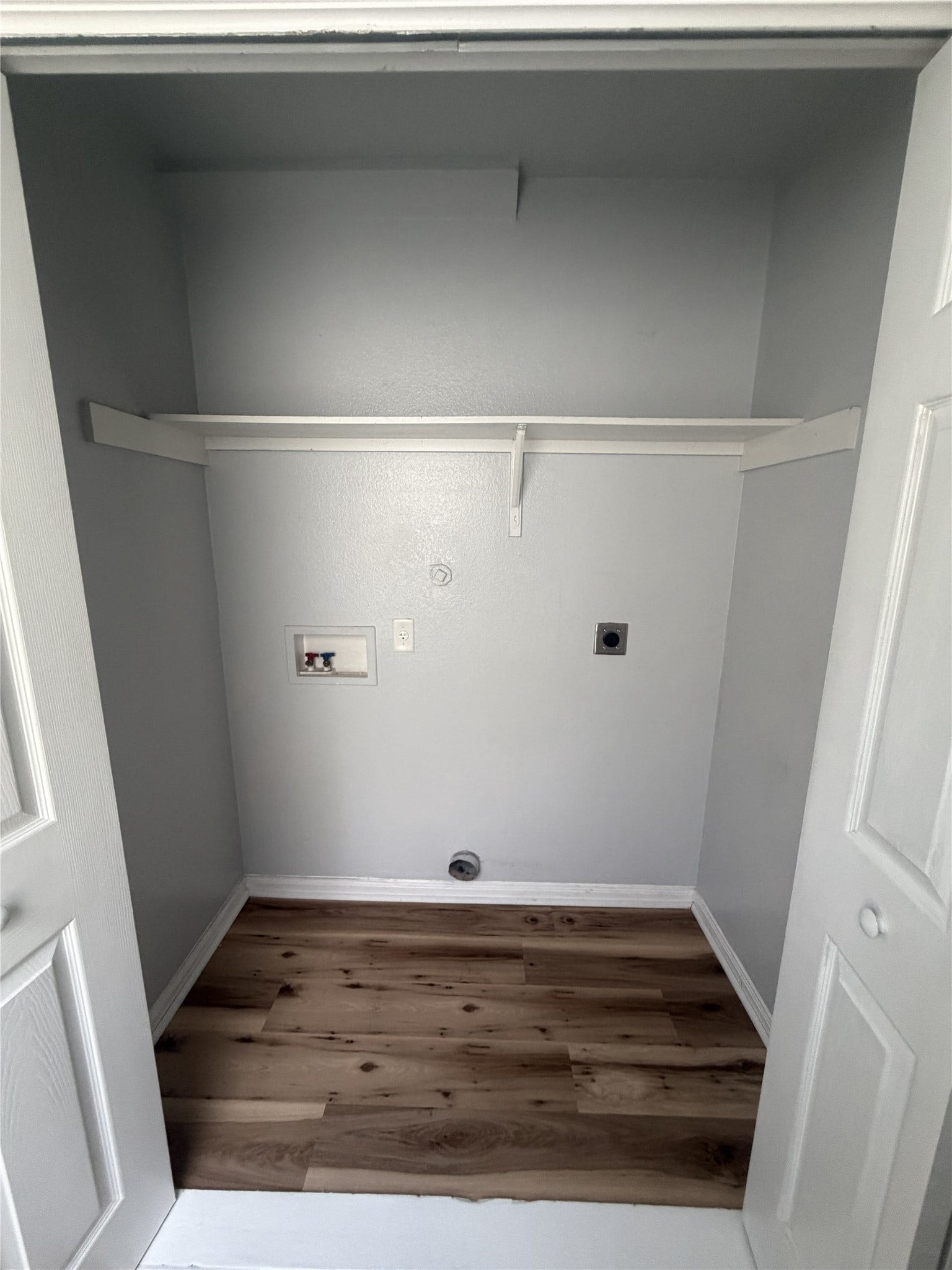 717 6th Avenue N, Texas City, TX 77590 Utility Room