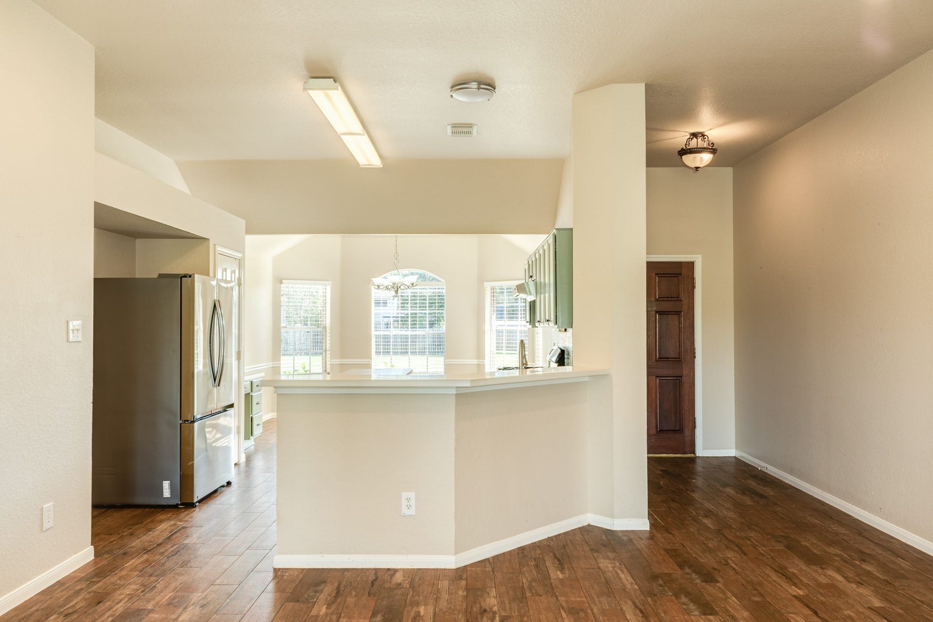 3425 Van Ness Drive, Alvin, TX 77511 Bright and inviting kitchen