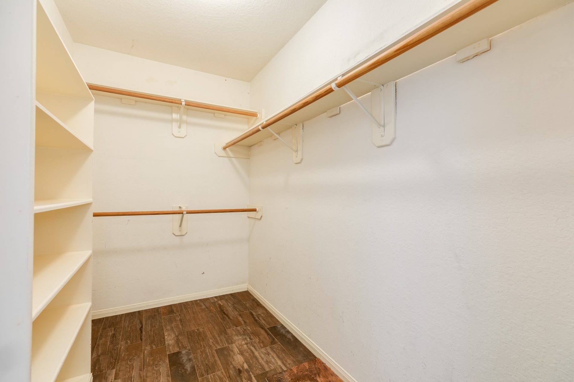 3425 Van Ness Drive, Alvin, TX 77511 Spacious walk-in closet featuring ample shelving and hanging space.