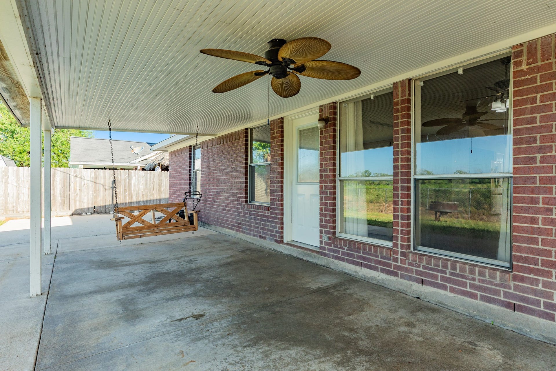 3425 Van Ness Drive, Alvin, TX 77511 Large covered patio