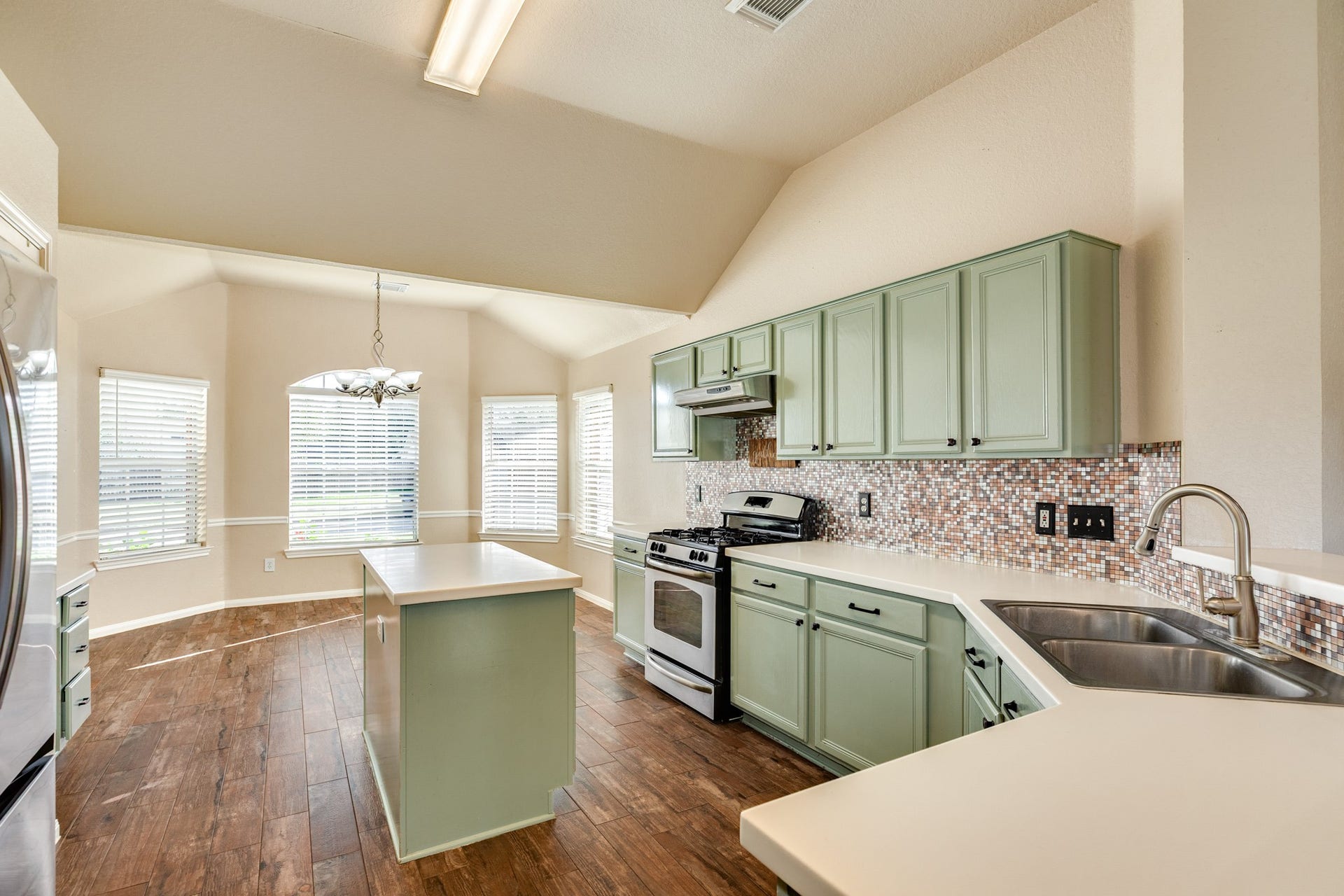 3425 Van Ness Drive, Alvin, TX 77511 Center island for prep and serving convenience.