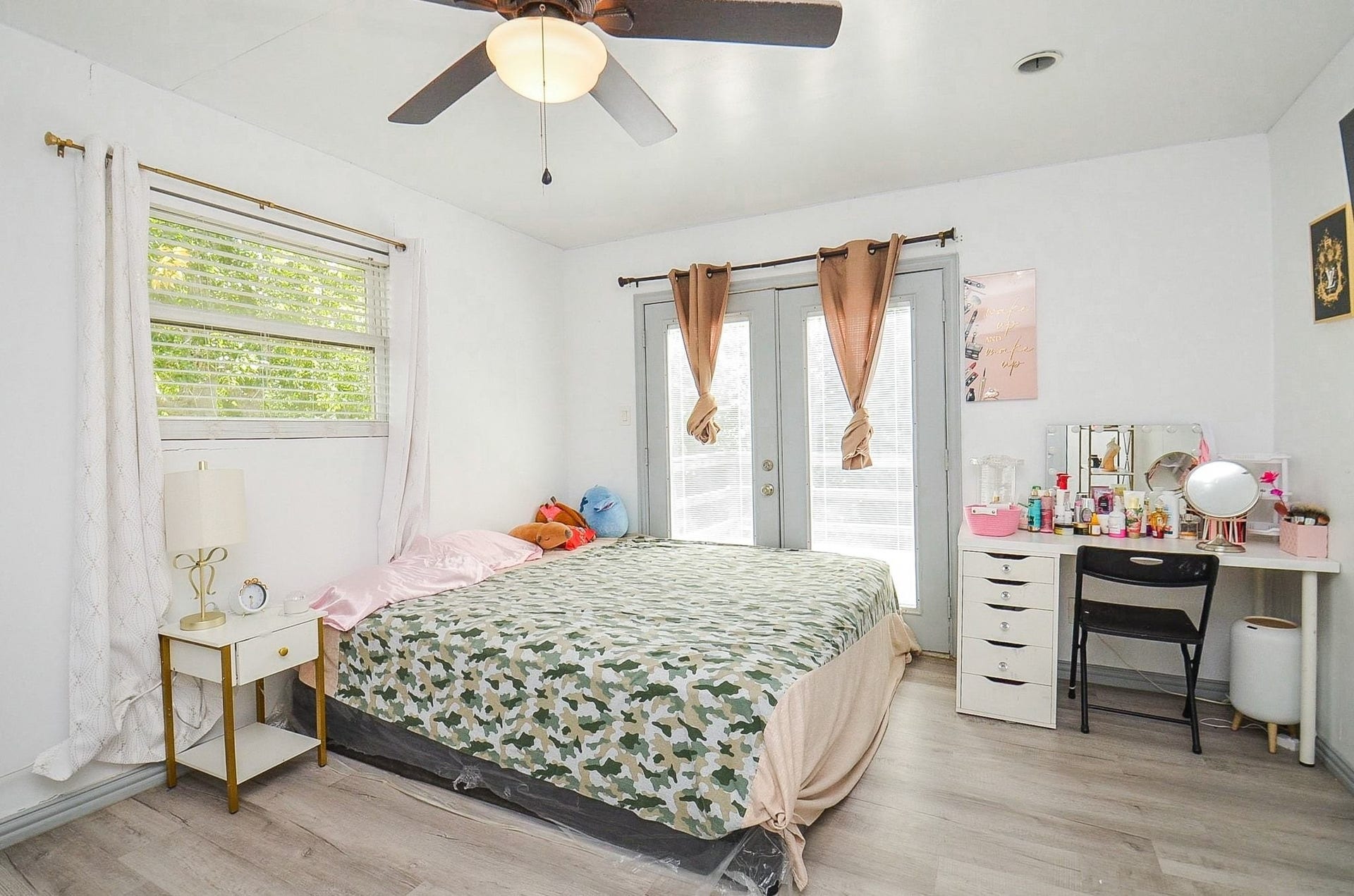 17821 S Cypress Villas Drive, Spring, TX 77379 This spacious bedroom has all the space you need! Enough room for a desk, king size bed, and more!