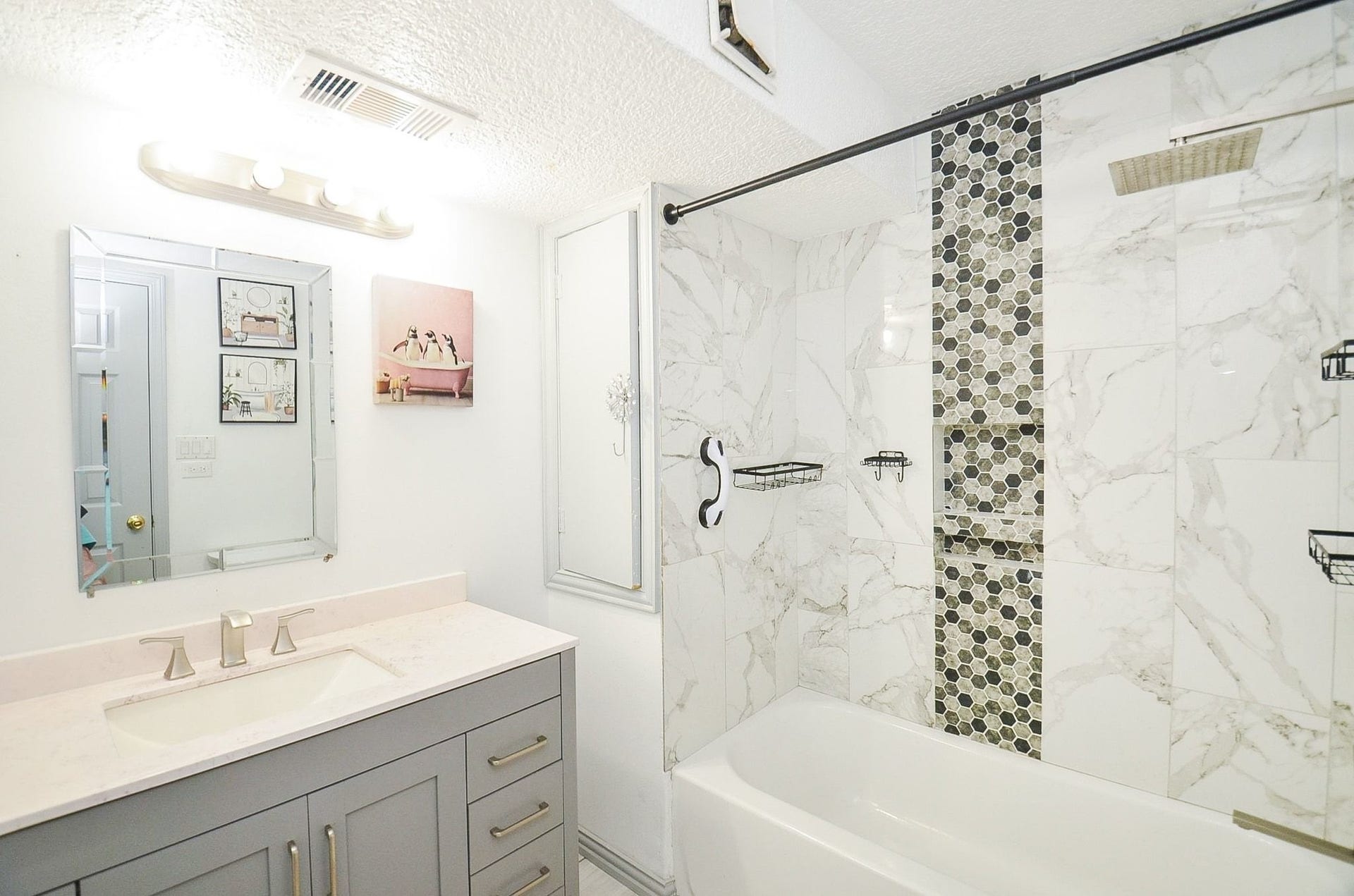 17821 S Cypress Villas Drive, Spring, TX 77379 Discover this lovely styled en-suite bathroom. Take a look at the gorgeous shower wall and shower/tub combination and a spacious countertop with beautiful cabinetry to match.