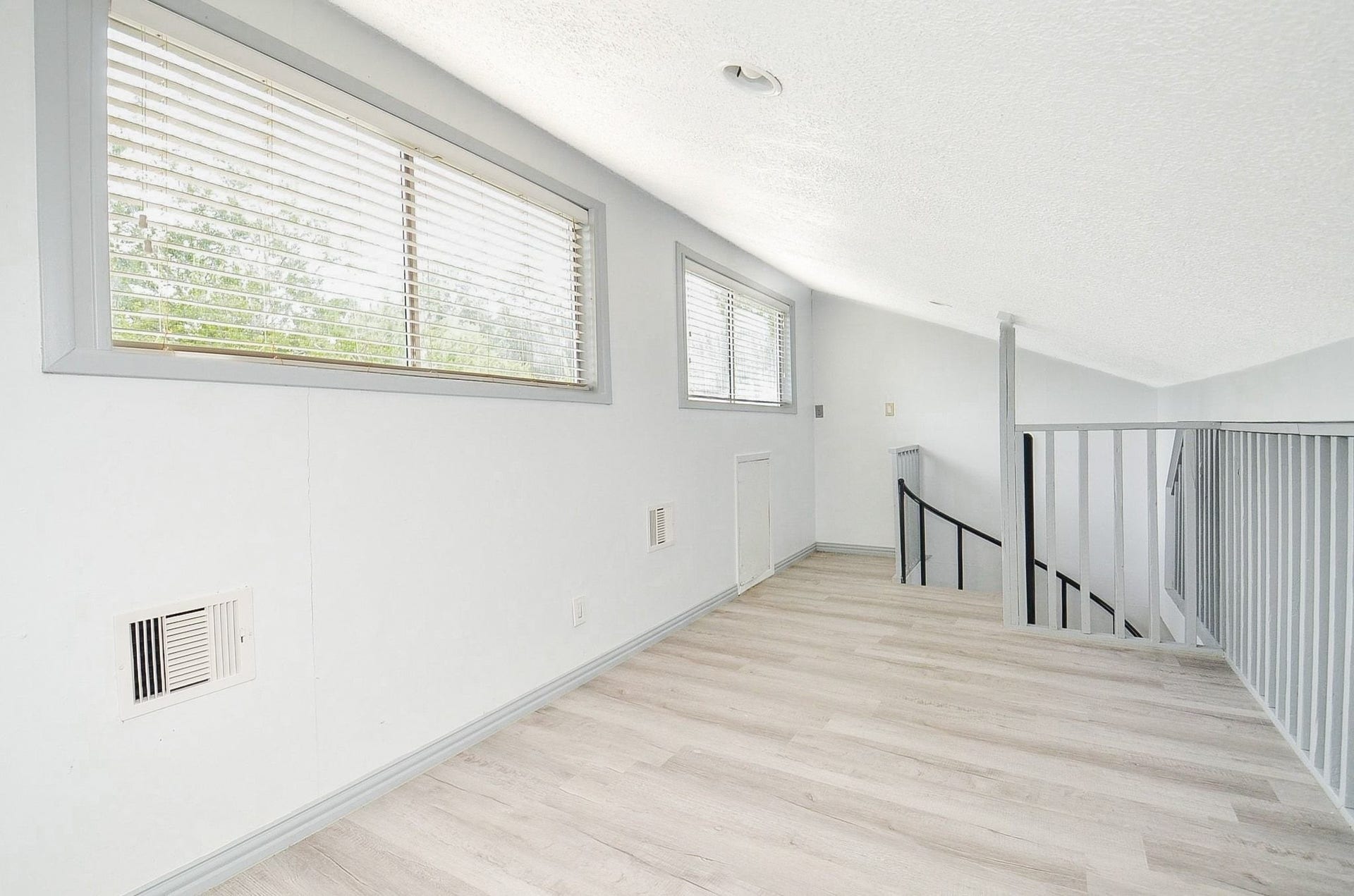 17821 S Cypress Villas Drive, Spring, TX 77379 Perfect for another bed or pet escape!