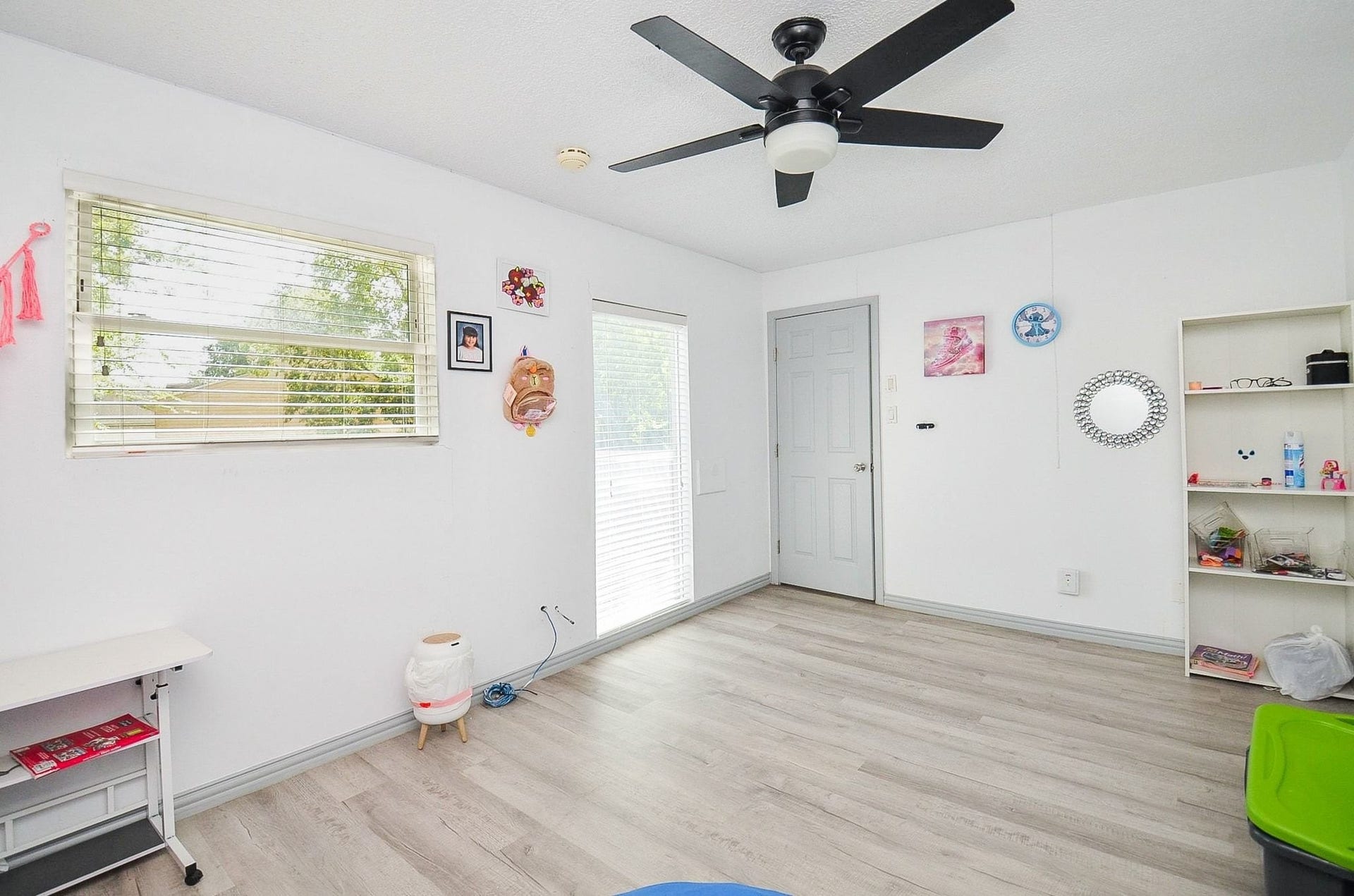 17821 S Cypress Villas Drive, Spring, TX 77379 Gorgeous crisp white walls allow a plethora of decor that you desire.