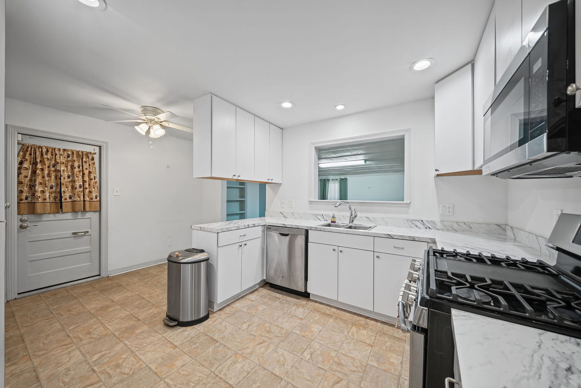 655 Arvana Street, Houston, TX 77034