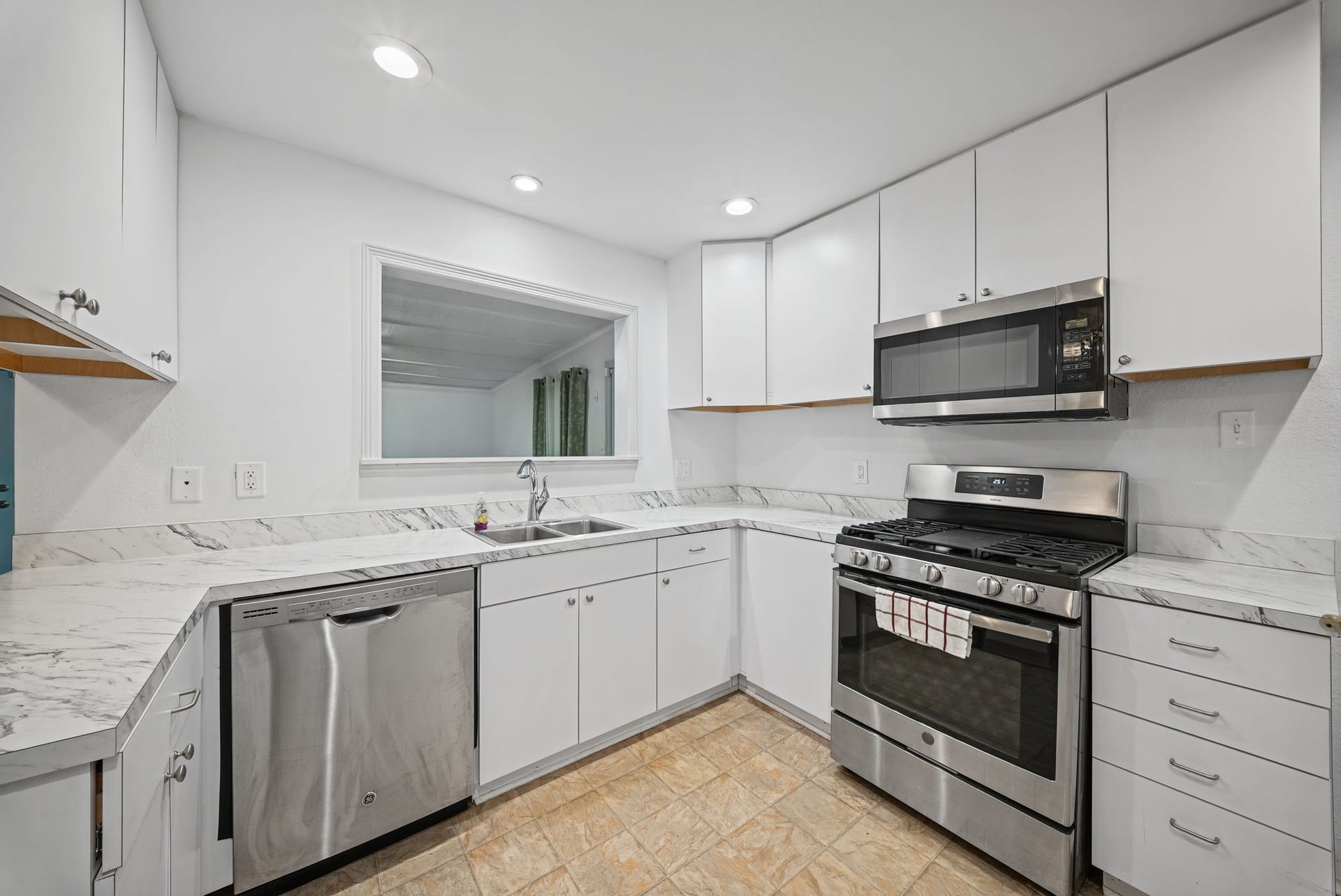 655 Arvana Street, Houston, TX 77034
