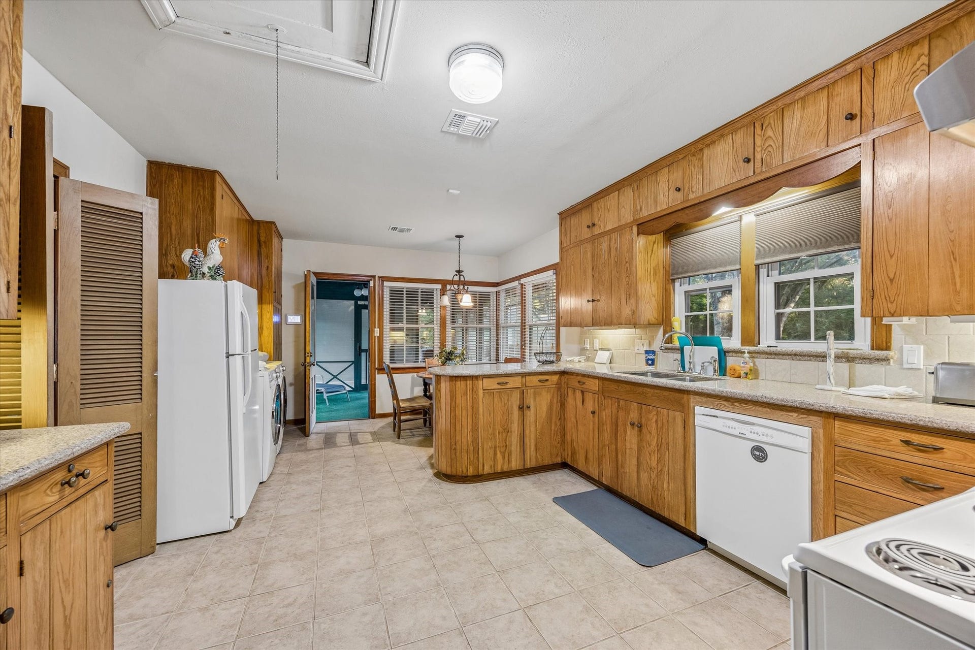 26 W Rivercrest Drive, Houston, TX 77042 26 W Rivercrest Drive, Houston, TX 77042