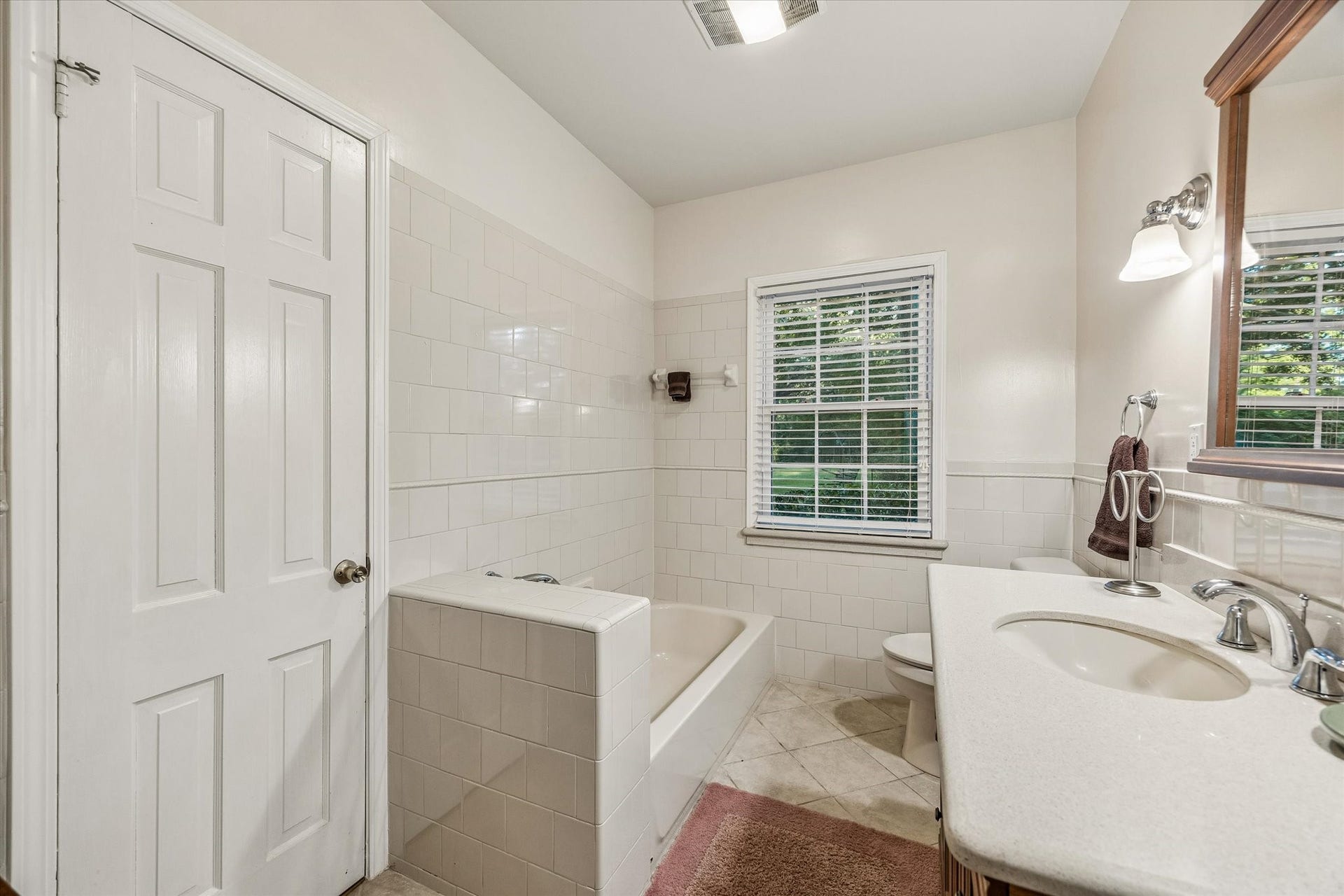 26 W Rivercrest Drive, Houston, TX 77042 26 W Rivercrest Drive, Houston, TX 77042
