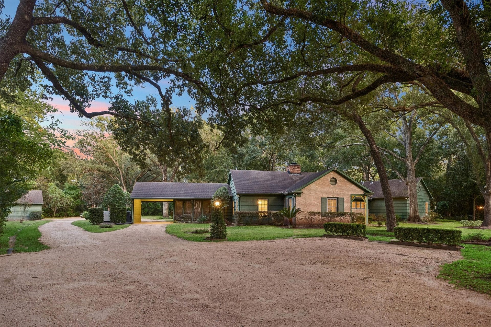 26 W Rivercrest Drive, Houston, TX 77042 26 W Rivercrest Drive, Houston, TX 77042