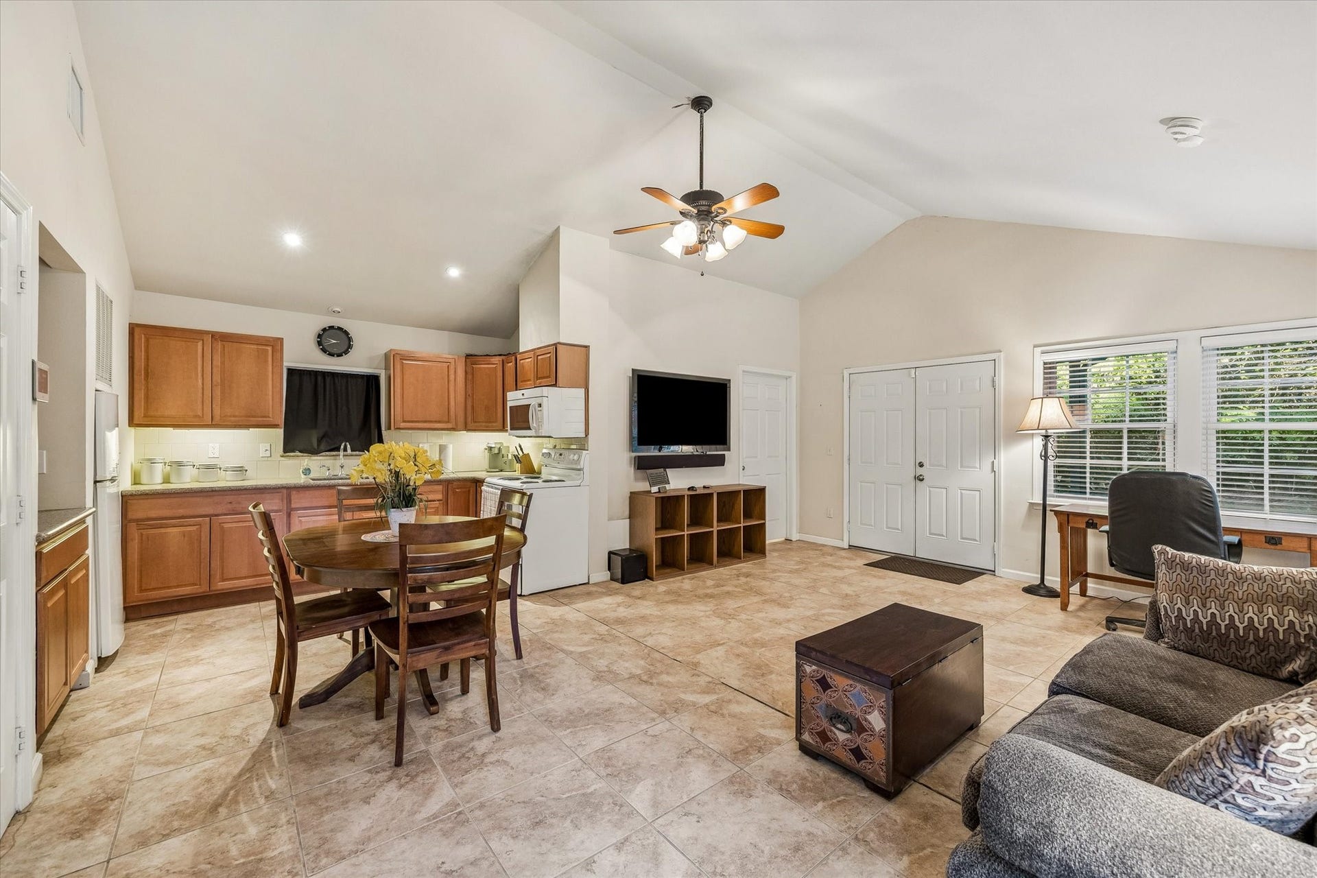 26 W Rivercrest Drive, Houston, TX 77042 26 W Rivercrest Drive, Houston, TX 77042