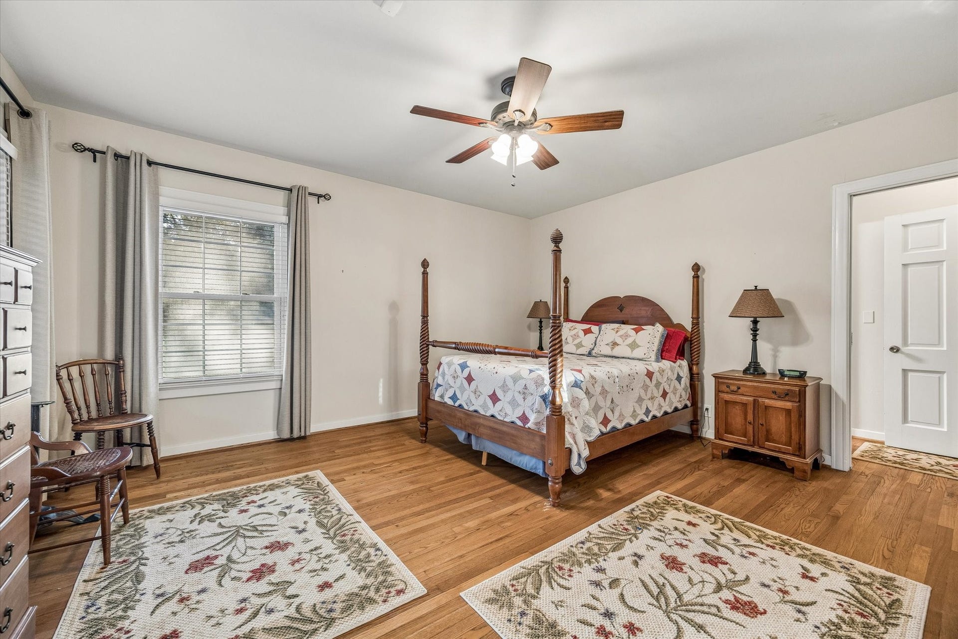 26 W Rivercrest Drive, Houston, TX 77042 26 W Rivercrest Drive, Houston, TX 77042