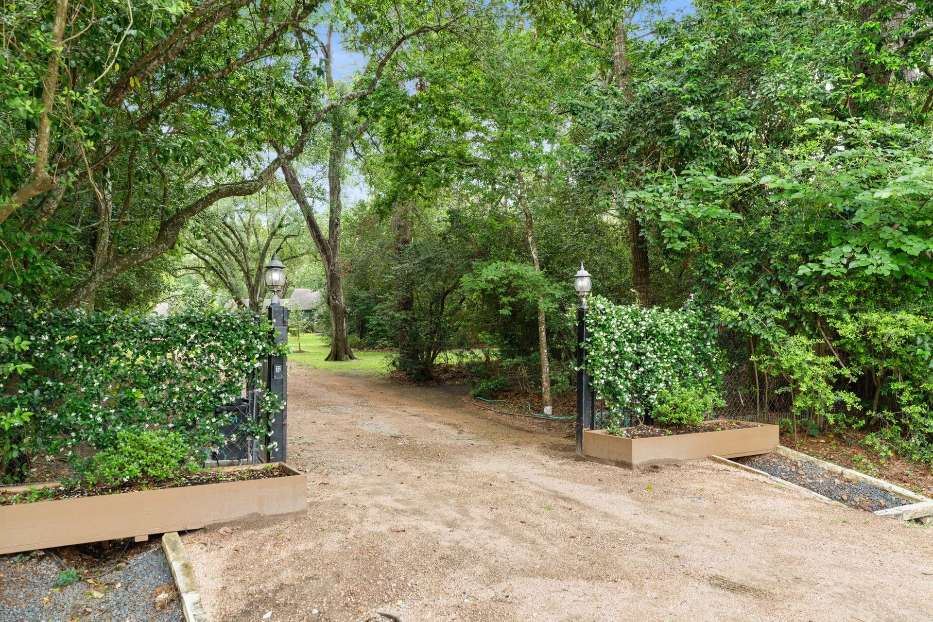 26 W Rivercrest Drive, Houston, TX 77042 26 W Rivercrest Drive, Houston, TX 77042