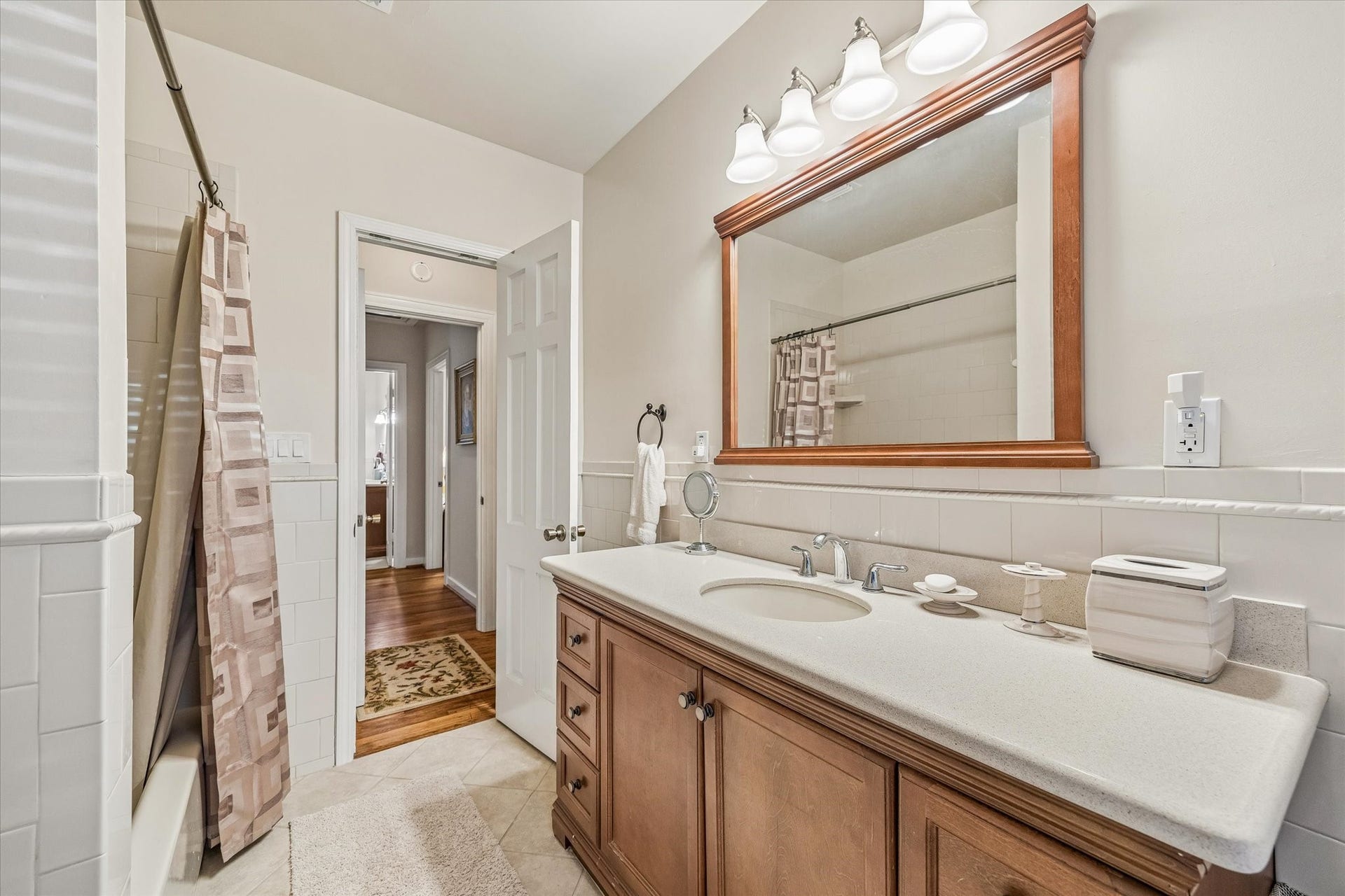 26 W Rivercrest Drive, Houston, TX 77042 26 W Rivercrest Drive, Houston, TX 77042