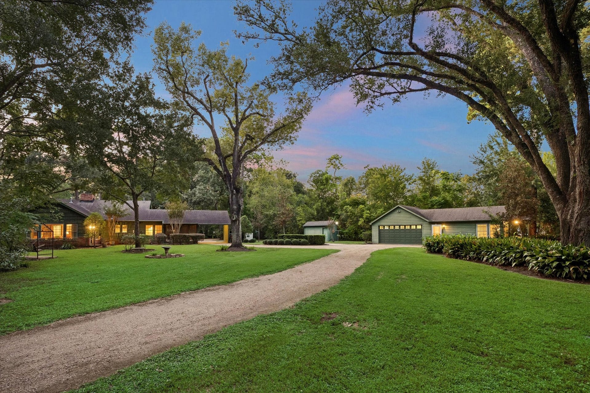 26 W Rivercrest Drive, Houston, TX 77042 26 W Rivercrest Drive, Houston, TX 77042