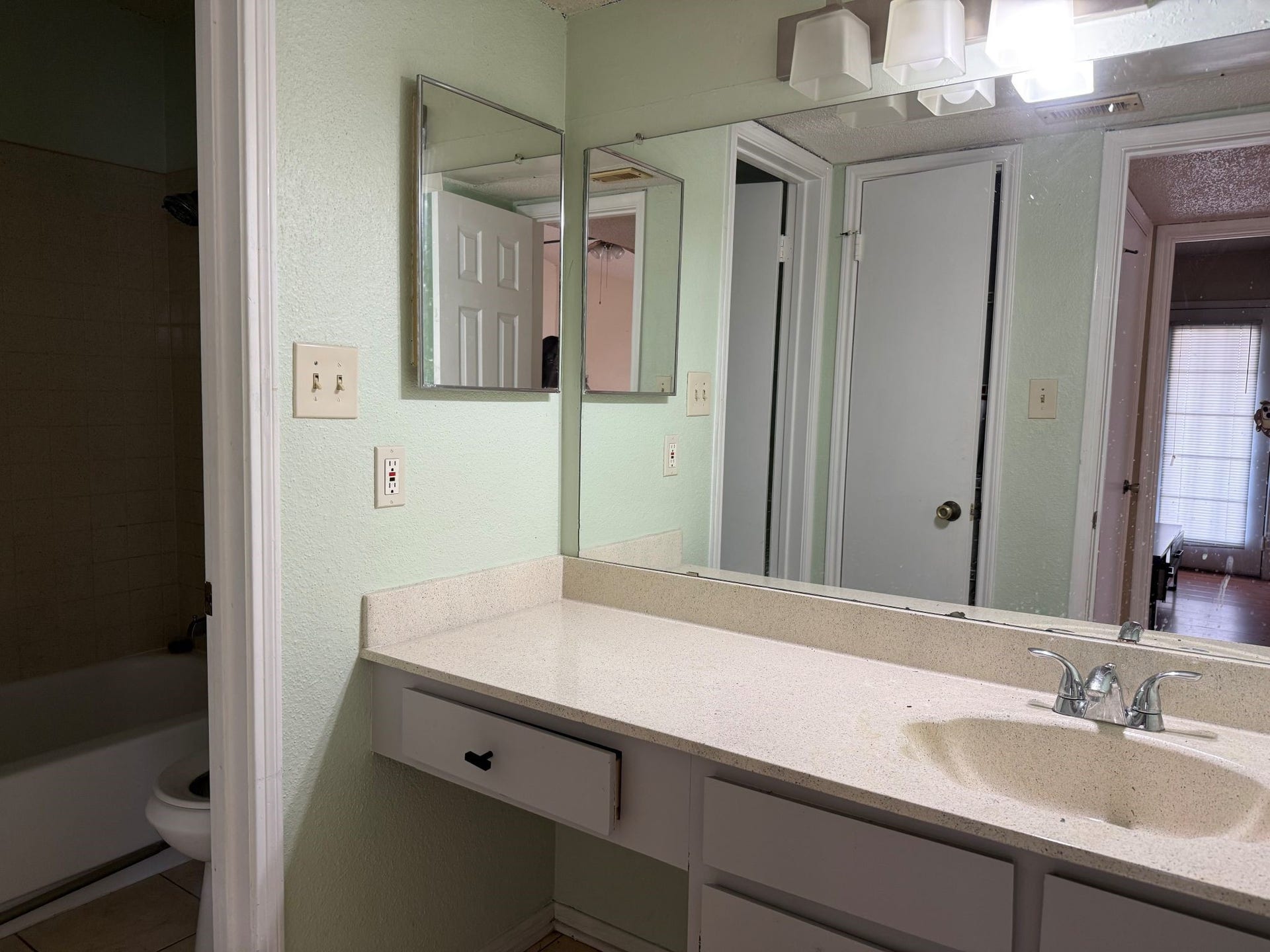 2121 Hepburn Street, #1218, Houston, TX 77054 2121 Hepburn Street, #1218, Houston, TX 77054