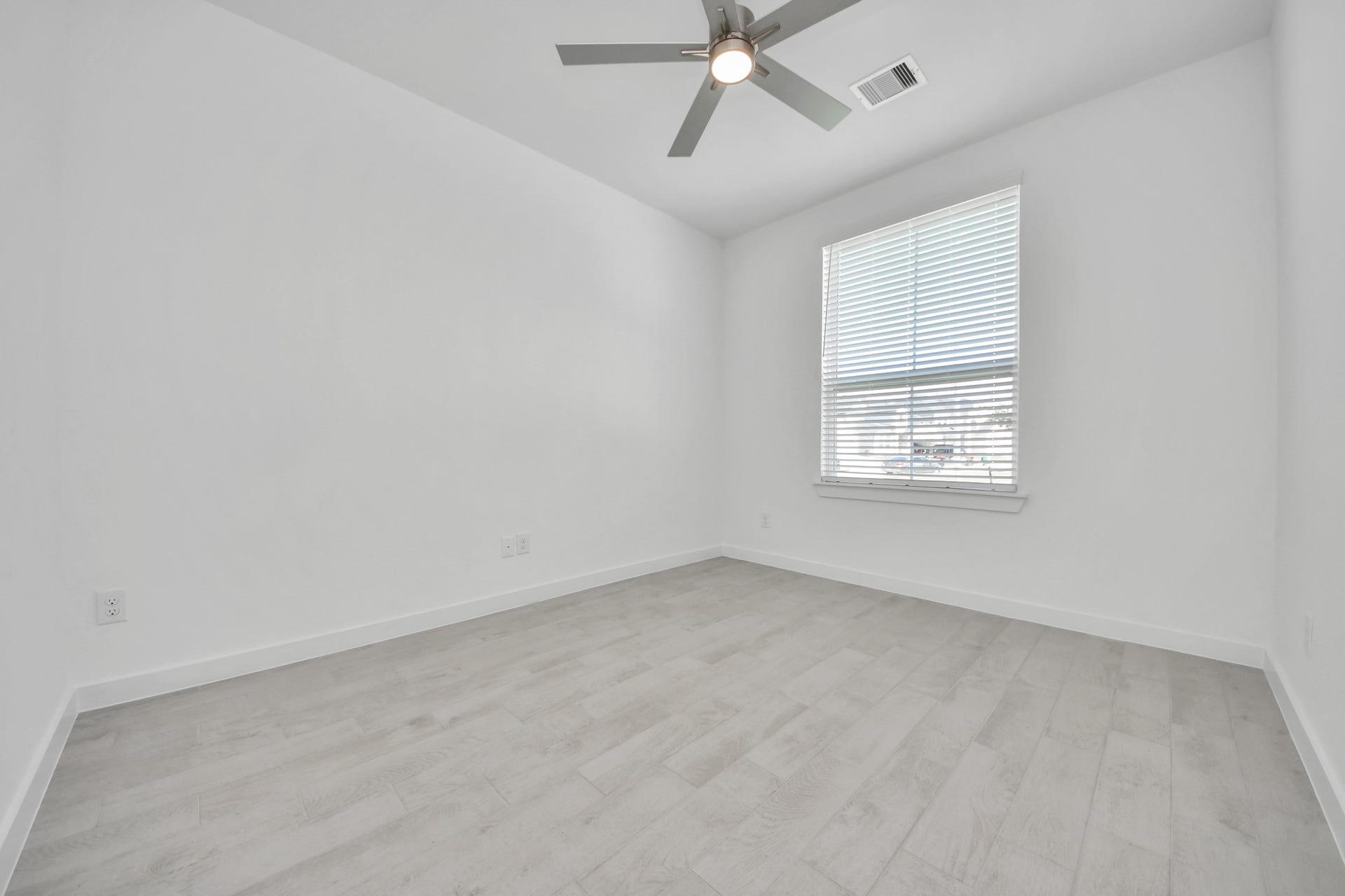 2203 Demeter Place, Fresno, TX 77545 Step into the inviting home office, where elegant tile flooring adds a touch of freshness and comfort to the workspace. Natural light pours through the window, creating an inspiring environment for productivity and focus. Sample photo of completed home with similar floor plan. Actual colors and selections may vary.