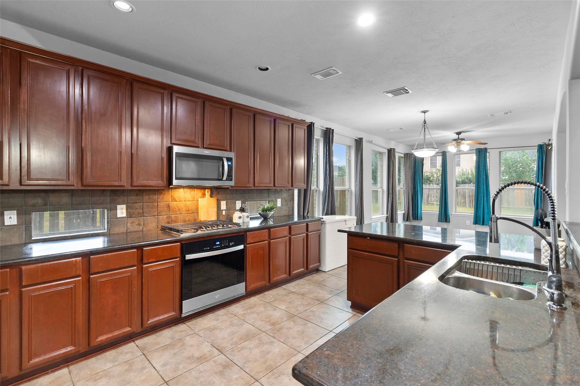 7206 Clayhorn Court, Richmond, TX 77407 Kitchen