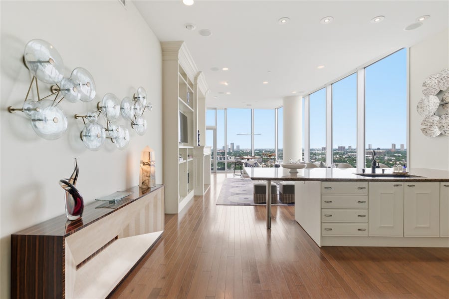 Property photo for 2727 Kirby Drive, #16C, Houston, TX