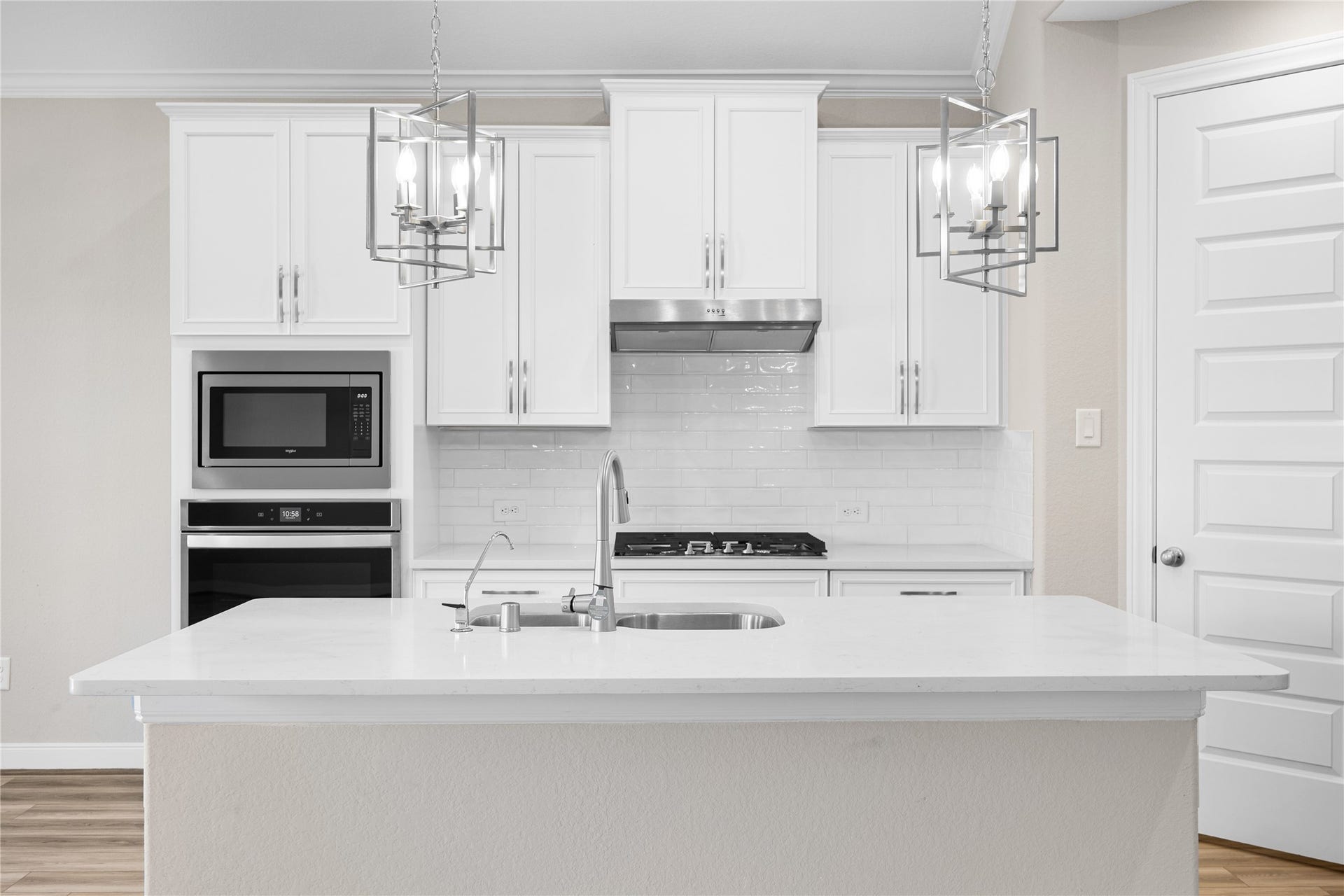 The kitchen features a walk-in pantry.