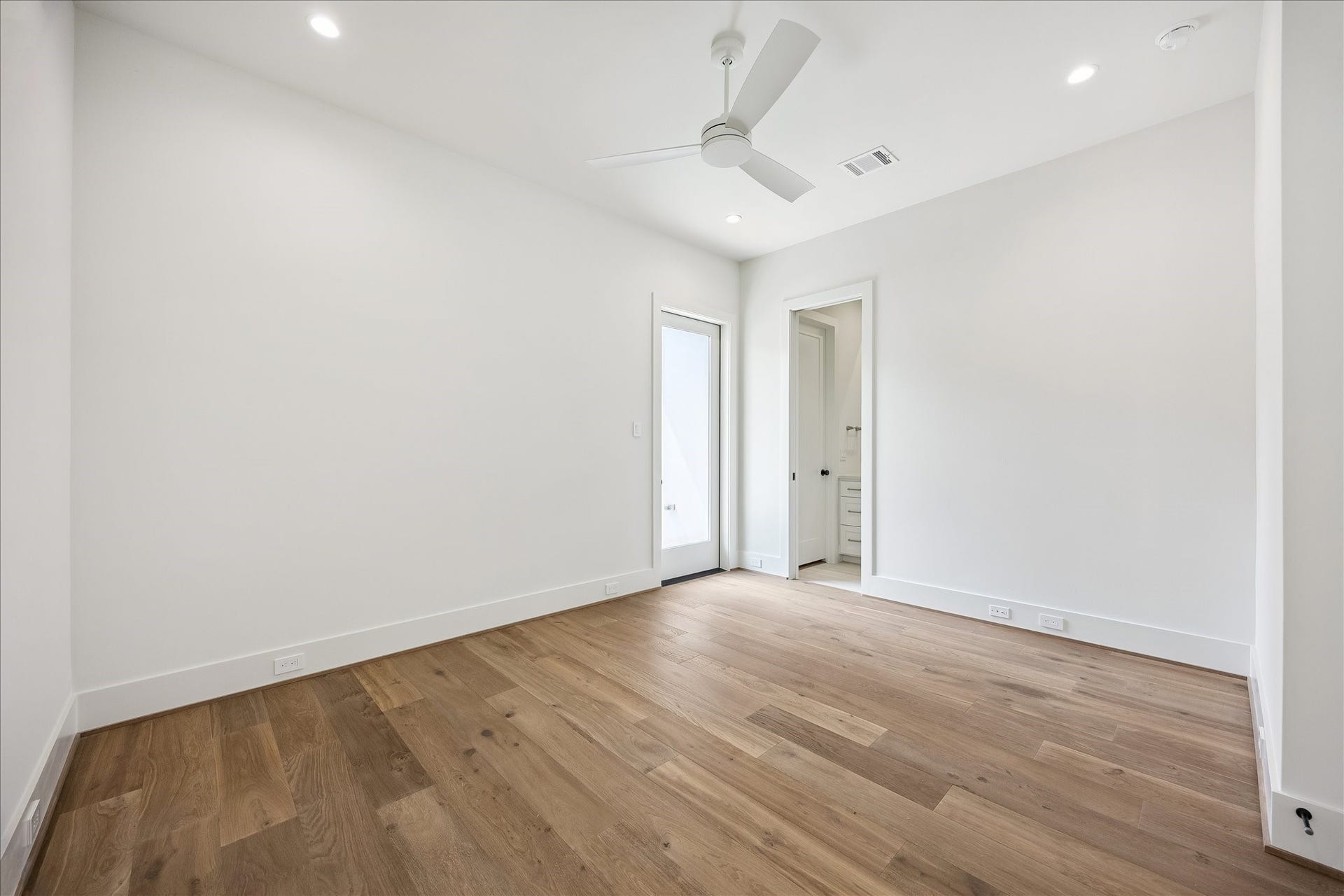 6303 Rodrigo Street, #A, Houston, TX 77007 Bedroom #2 features wood flooring, recessed lighting, ceiling fan and an en-suite bath.