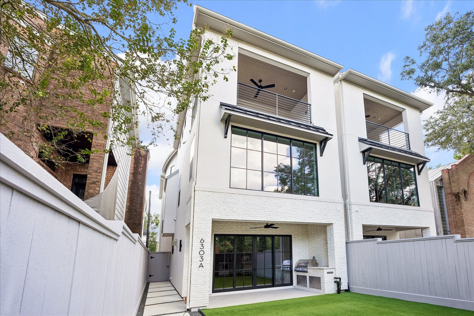 6303 Rodrigo Street, #A, Houston, TX 77007 Amazing curb appeal.