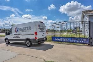 2607 North Freeway, Houston, TX 77009 2607 North Freeway, Houston, TX 77009