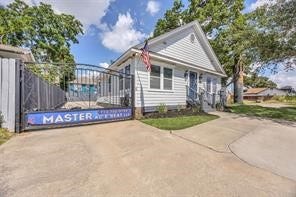 2607 North Freeway, Houston, TX 77009 2607 North Freeway, Houston, TX 77009