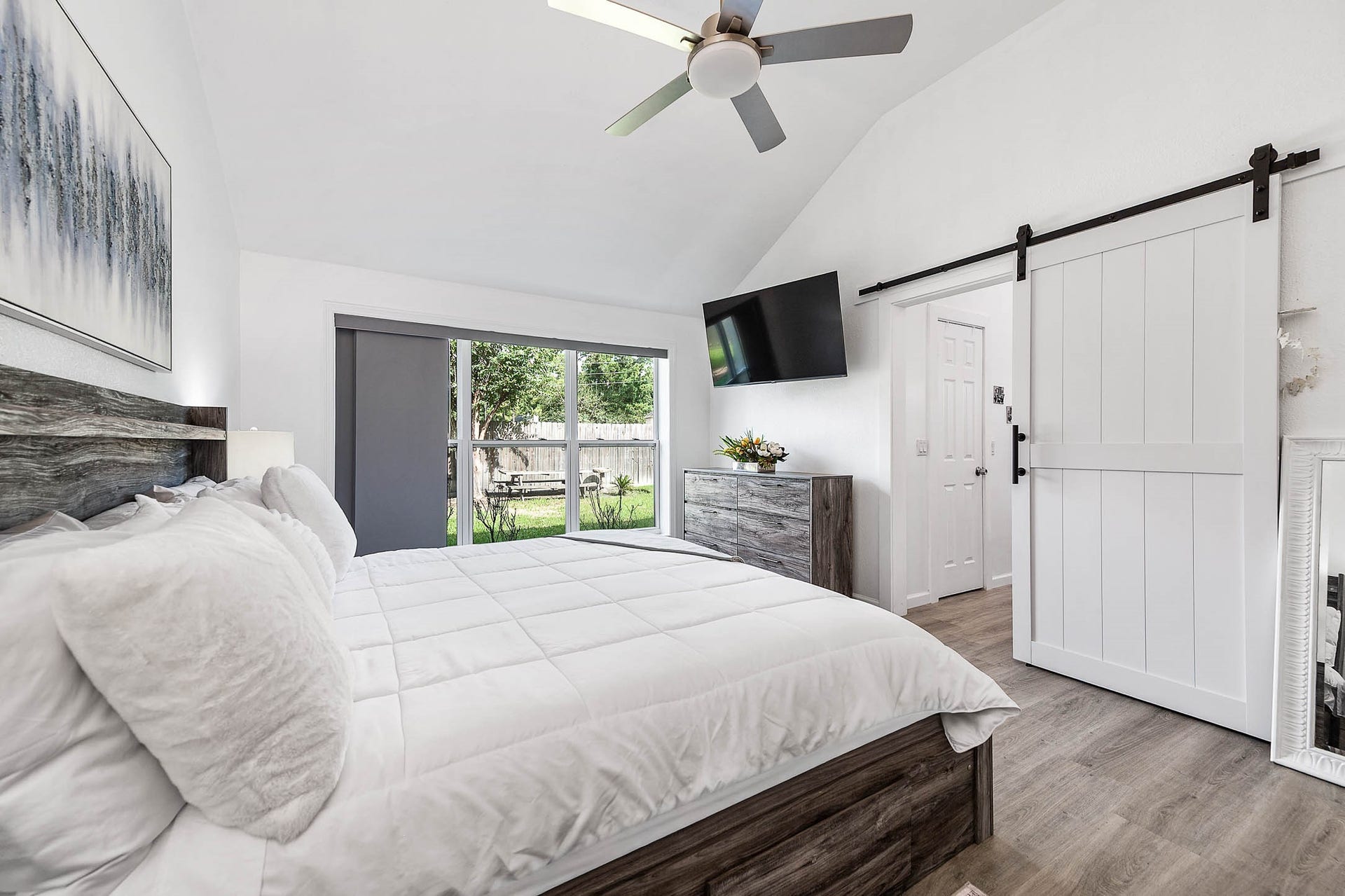8914 Sunny Point Drive, Spring, TX 77379 Come and unwind after a long day in
this primary suite!