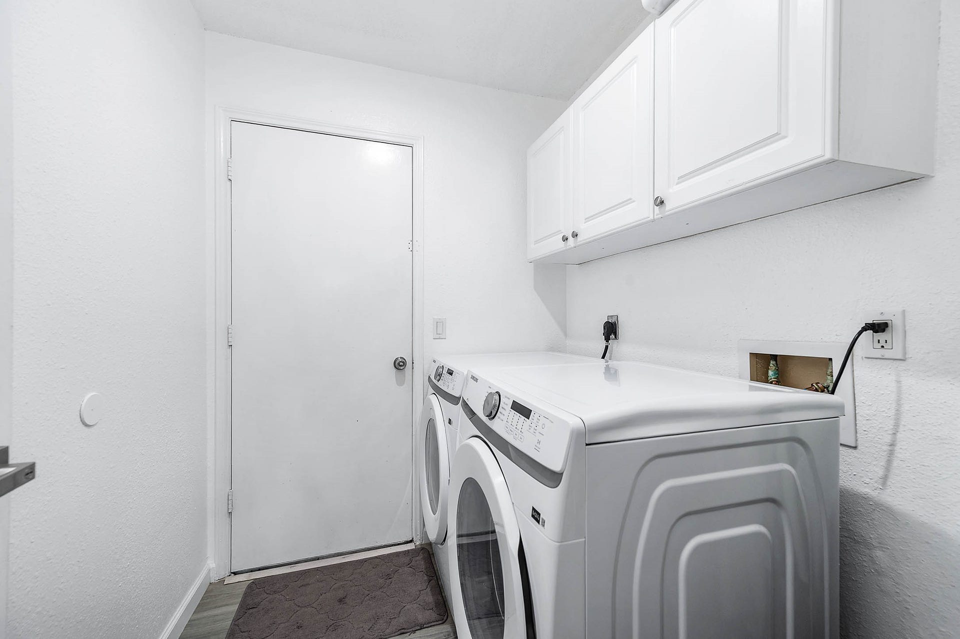 8914 Sunny Point Drive, Spring, TX 77379 The laundry room features
washer/dryer connections and cabinetry with plenty of storage
space!