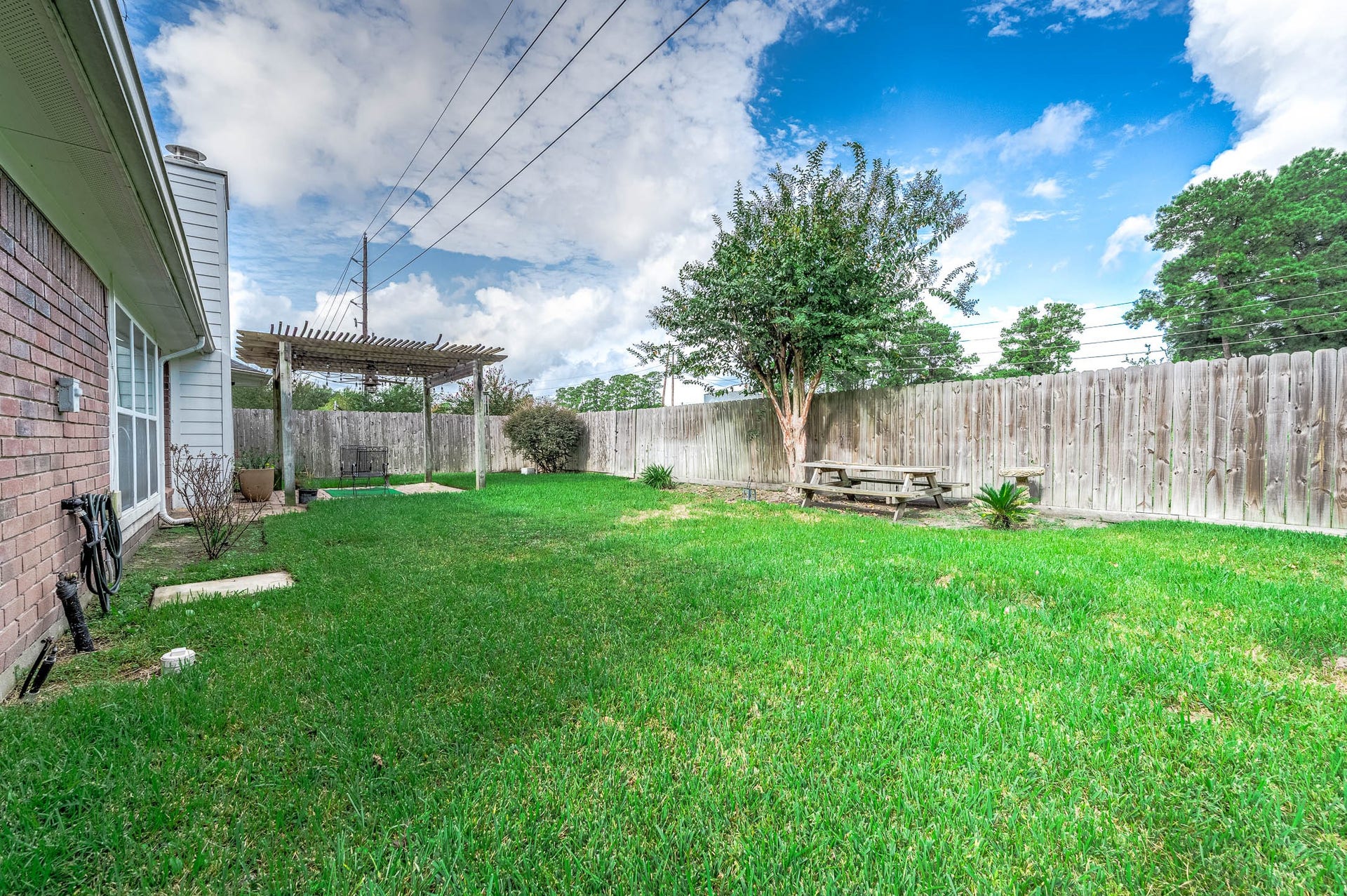 8914 Sunny Point Drive, Spring, TX 77379 There is plenty of room to play and
relax!