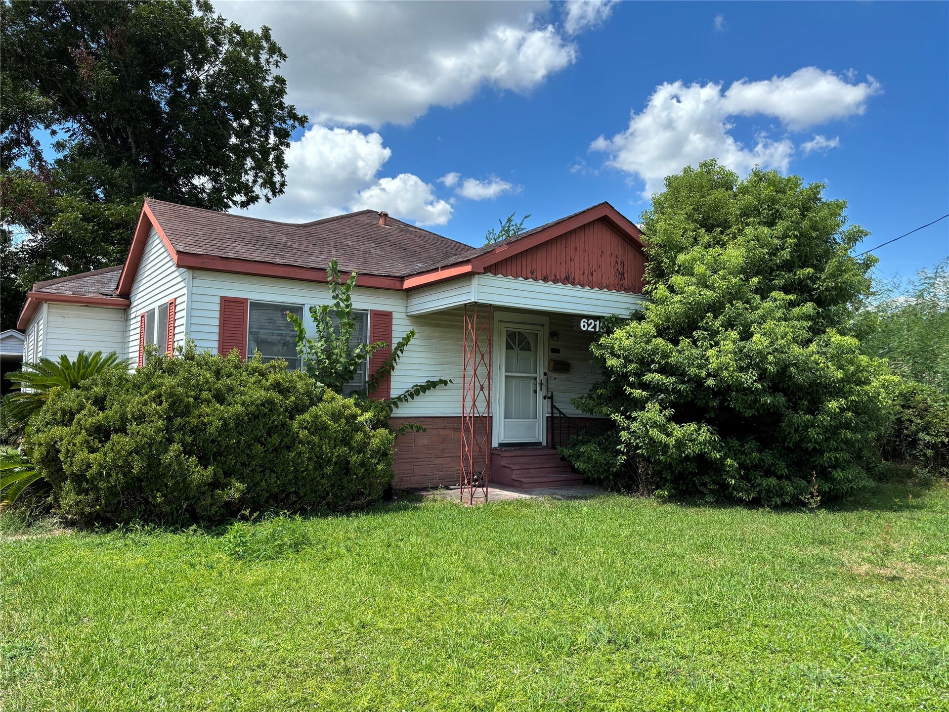 6215 Gay Street, Houston, TX 77022 Front of Home