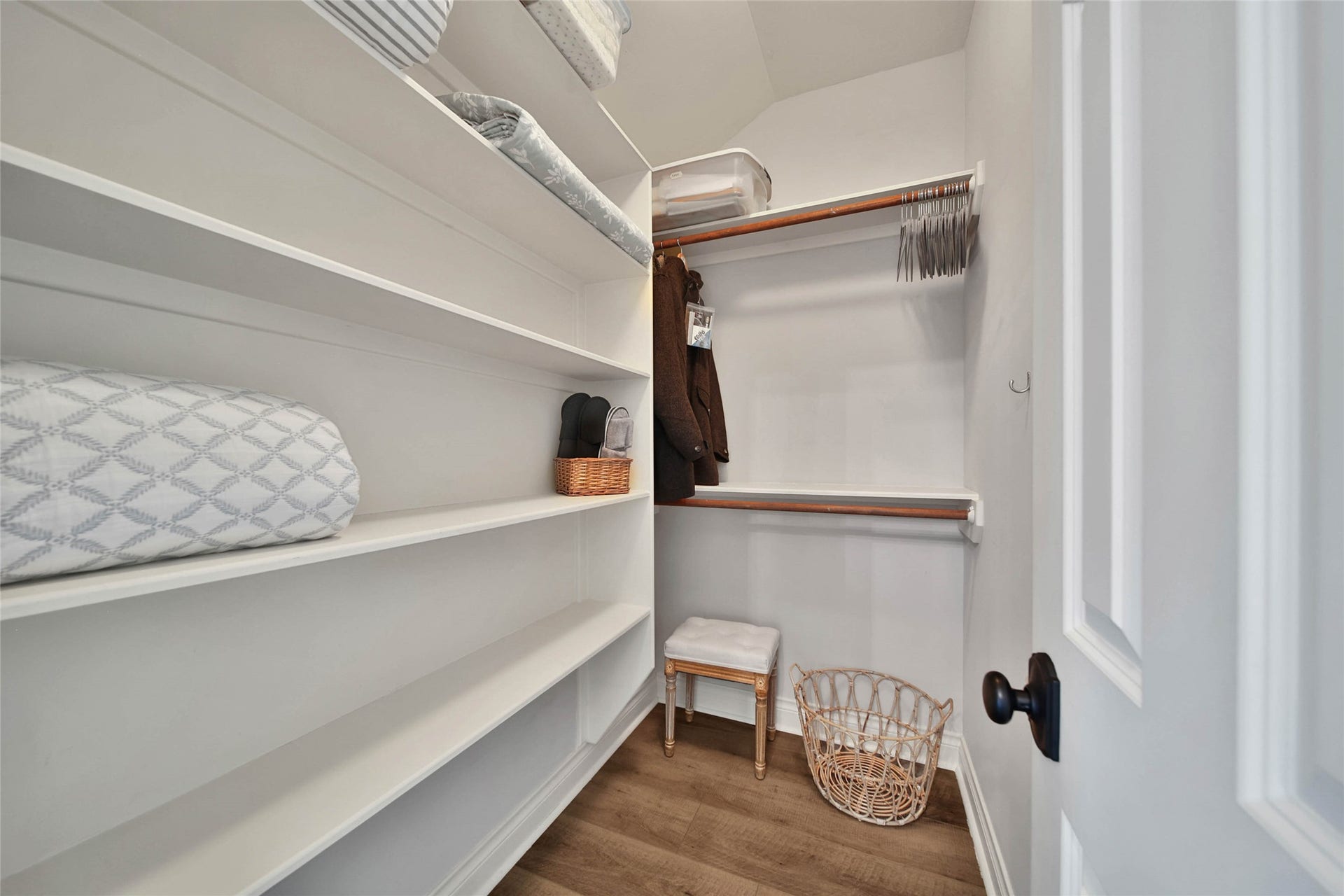 39 W Old Sterling Circle, The Woodlands, TX 77382 Large Walk-in Closet 2