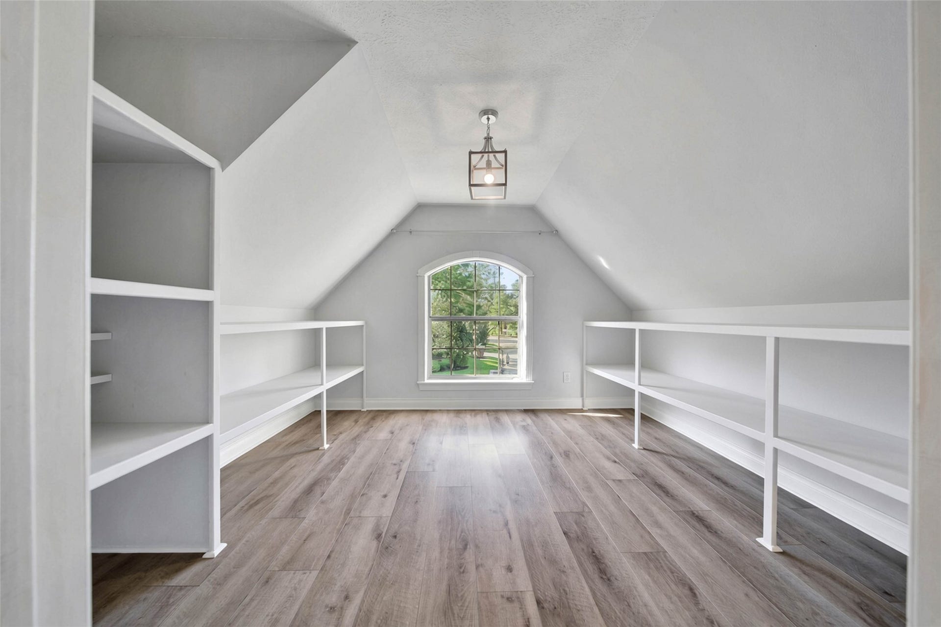 39 W Old Sterling Circle, The Woodlands, TX 77382 Versatile finished space perfect for a yoga studio, gaming hub, or any creative endeavor.
