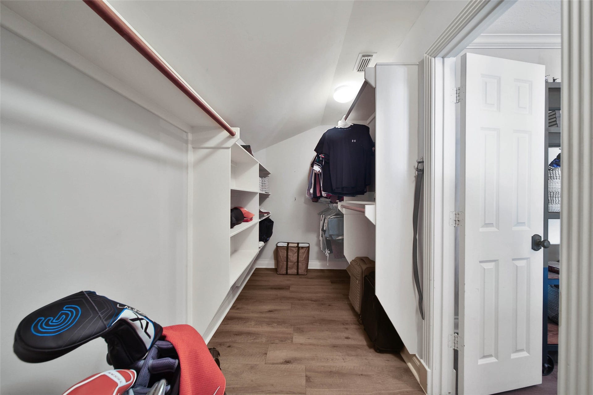 39 W Old Sterling Circle, The Woodlands, TX 77382 Large Walk-in Closet up