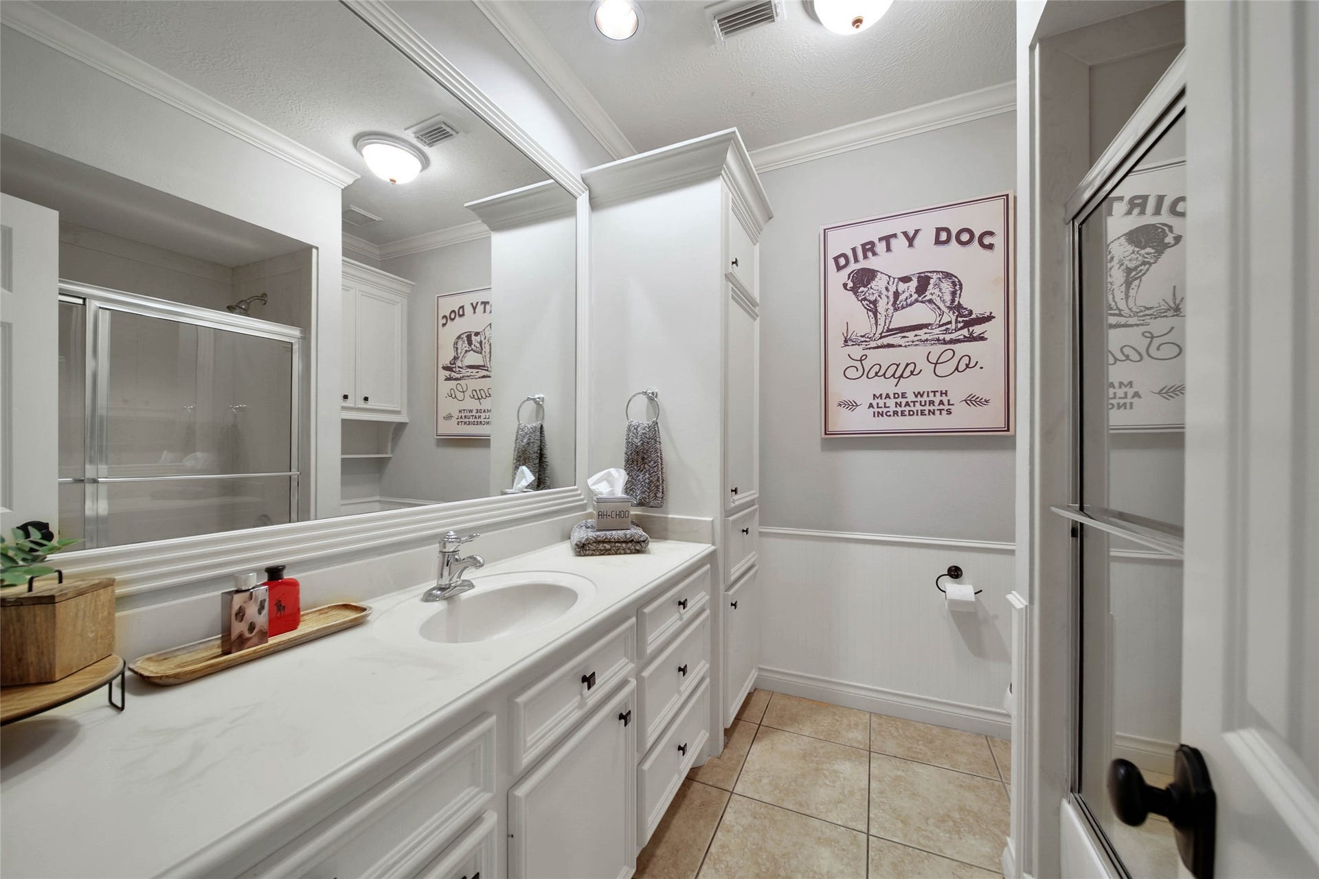 39 W Old Sterling Circle, The Woodlands, TX 77382 In Suite Bath 3
