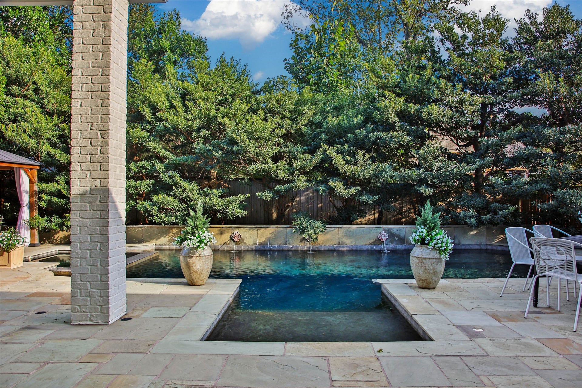 39 W Old Sterling Circle, The Woodlands, TX 77382 39 W Old Sterling Circle, The Woodlands, TX 77382