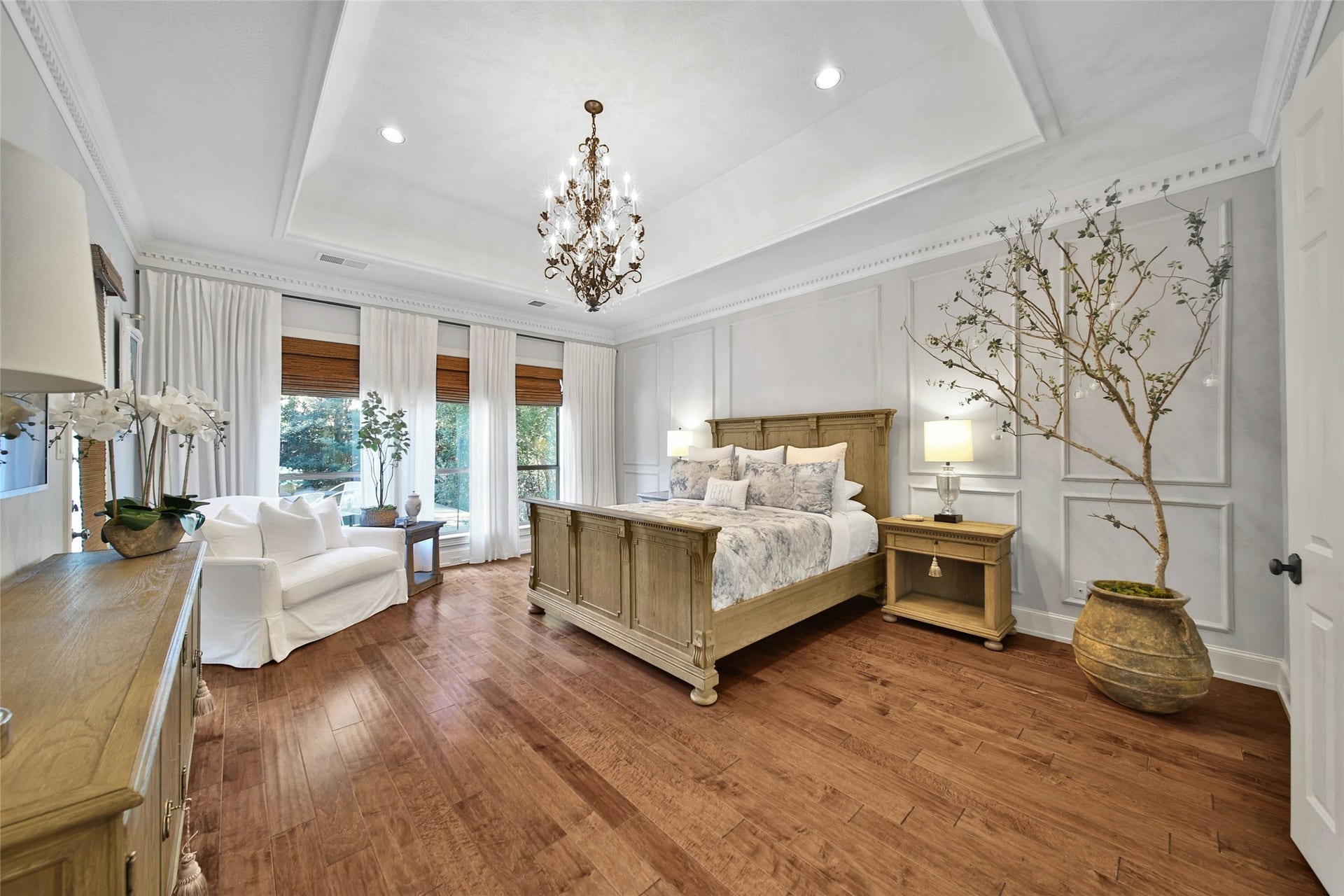 39 W Old Sterling Circle, The Woodlands, TX 77382 The primary bedroom boasts an elegant tray ceiling, adding a touch of sophistication.