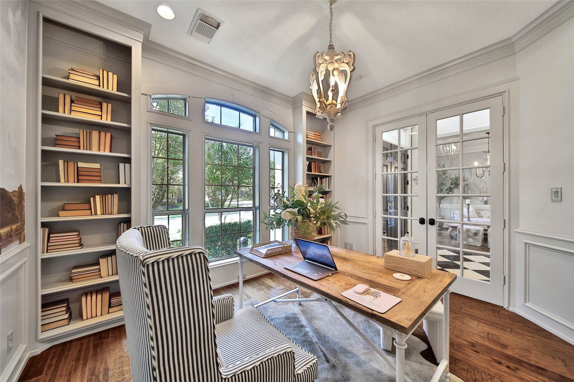 39 W Old Sterling Circle, The Woodlands, TX 77382 39 W Old Sterling Circle, The Woodlands, TX 77382