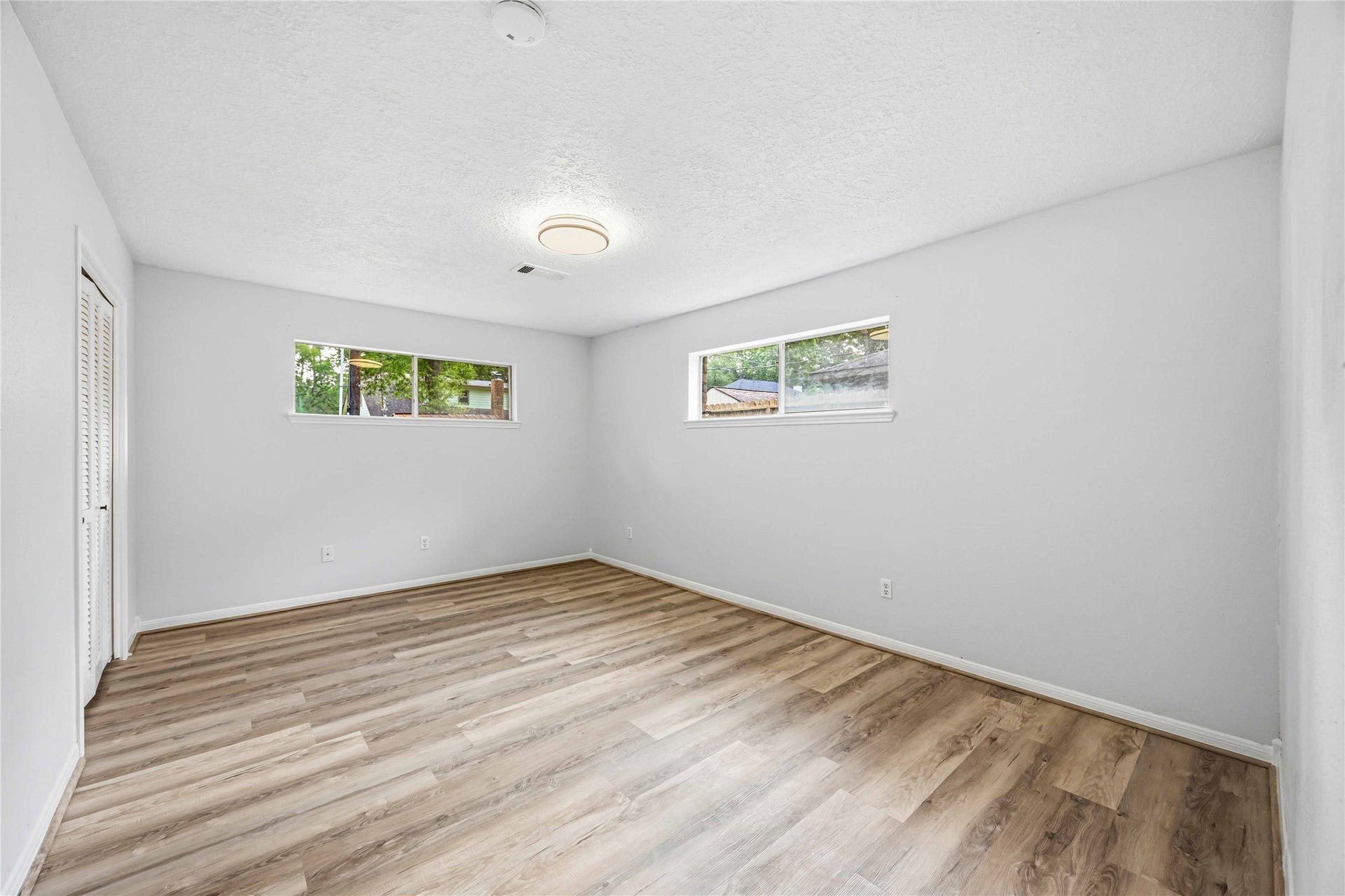 203 Wedgewood Court, Oak Ridge North, TX 77386 Primary bedroom
