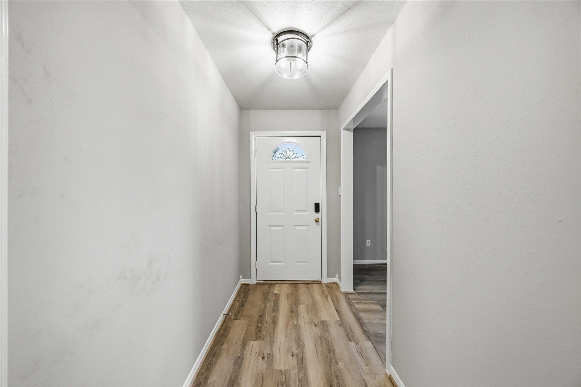 203 Wedgewood Court, Oak Ridge North, TX 77386 Lobby