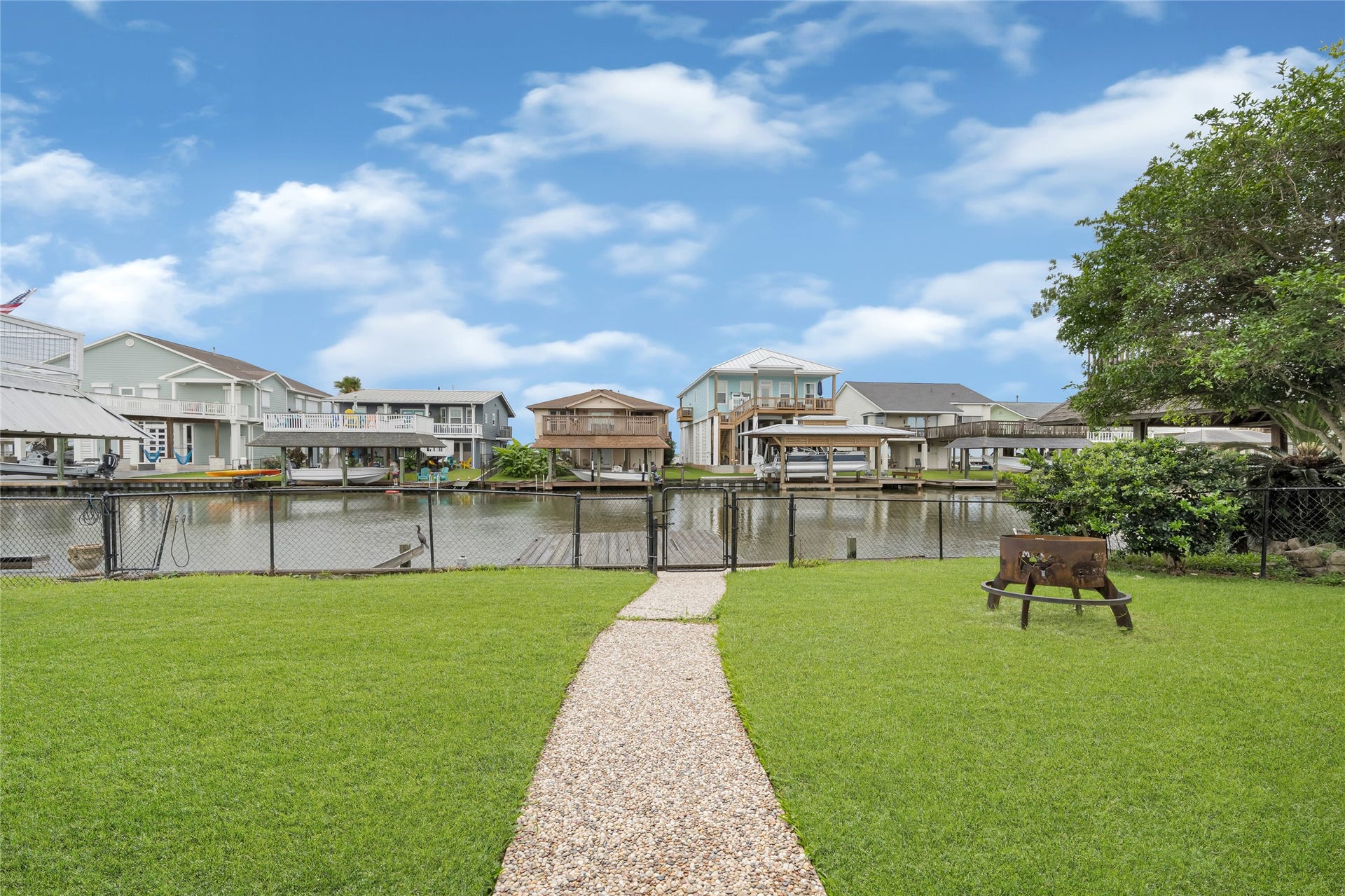 1227 Sailfish St, Hitchcock, TX 77563 1227 Sailfish St, Hitchcock, TX 77563
