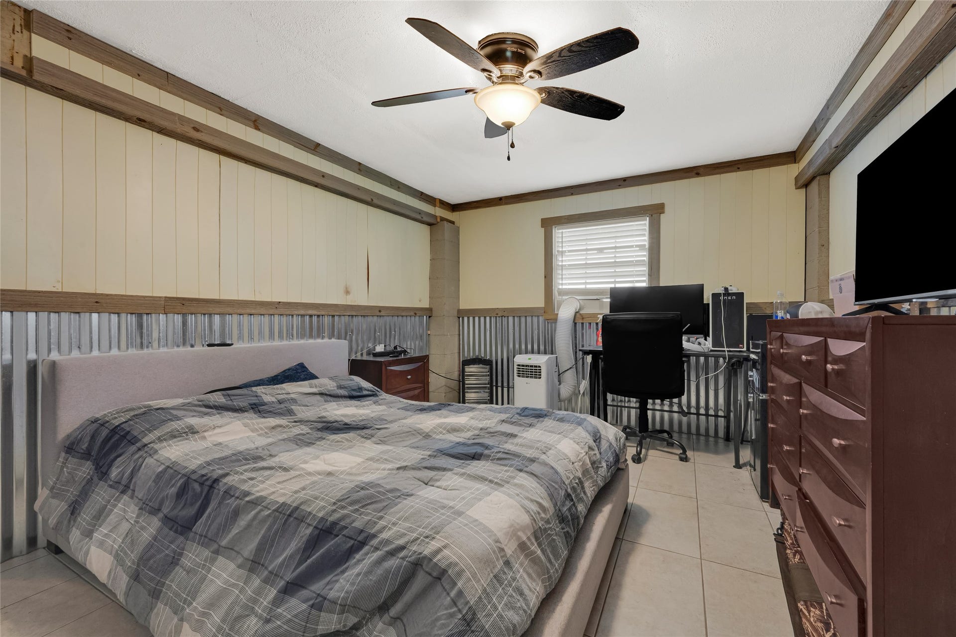 1227 Sailfish St, Hitchcock, TX 77563 bottom floor 1 bed/1 bath