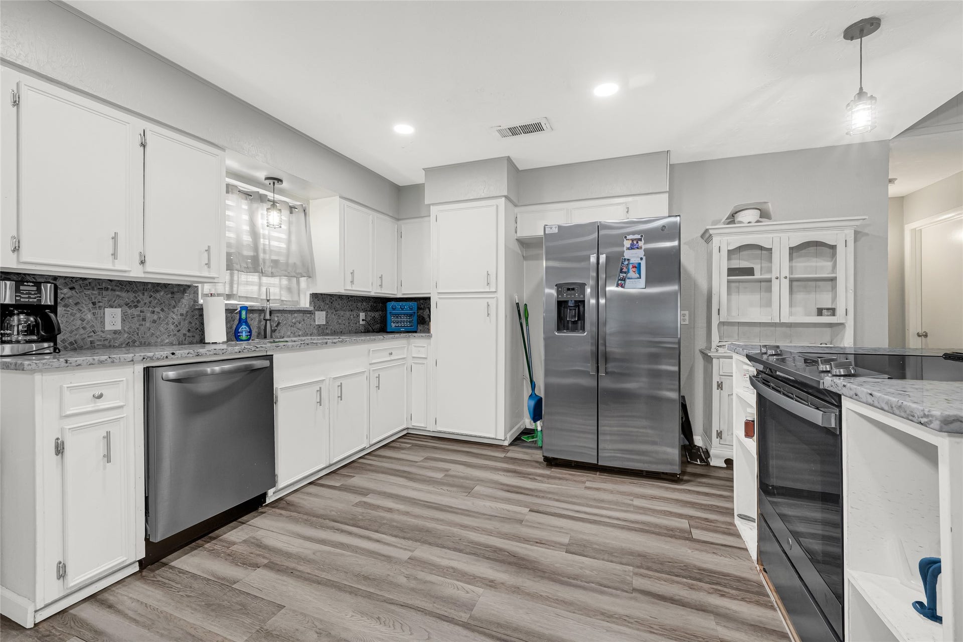 1227 Sailfish St, Hitchcock, TX 77563 1227 Sailfish St, Hitchcock, TX 77563