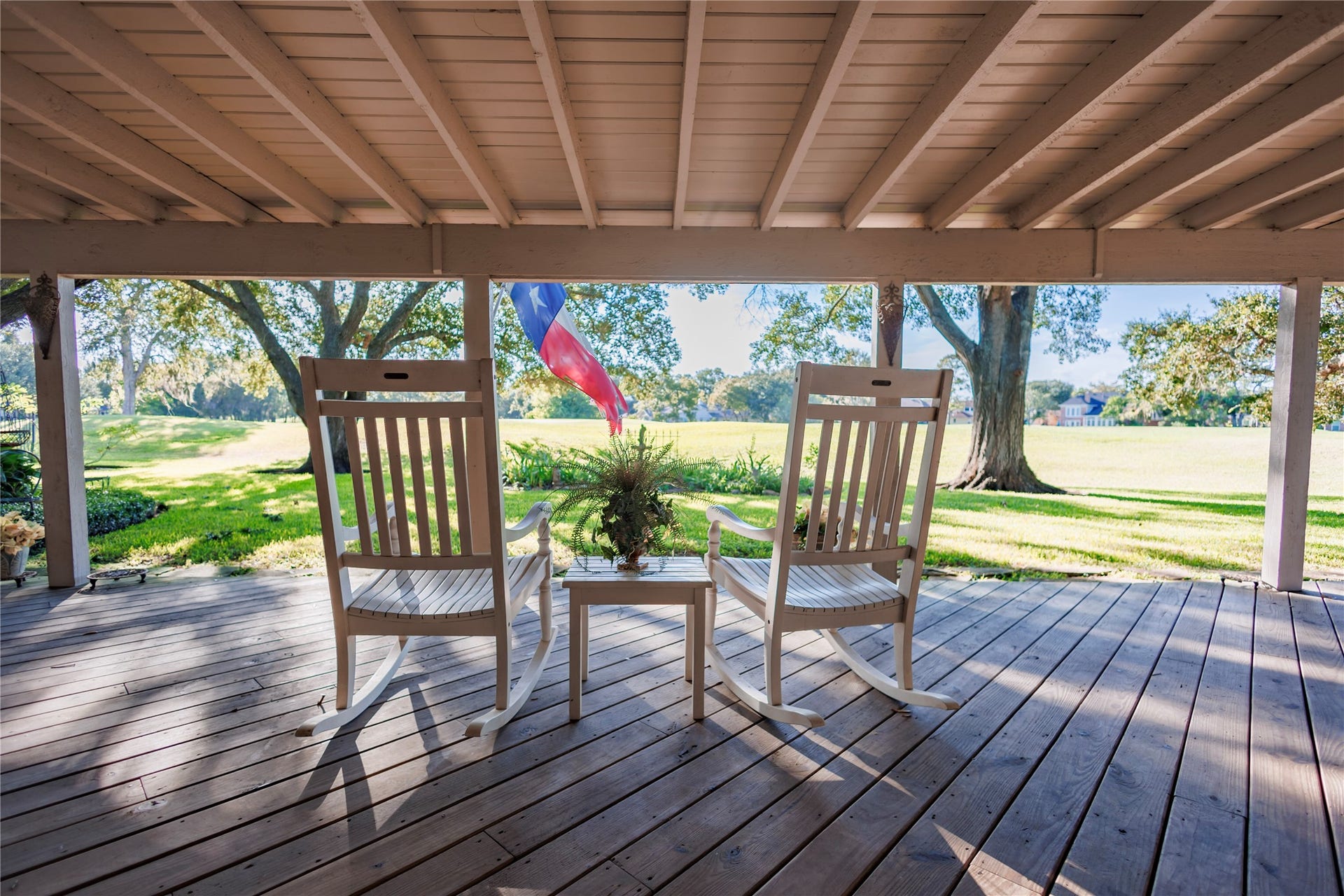 3702 POINT CLEAR Drive, Missouri City, TX 77459 Come and sit a spell.