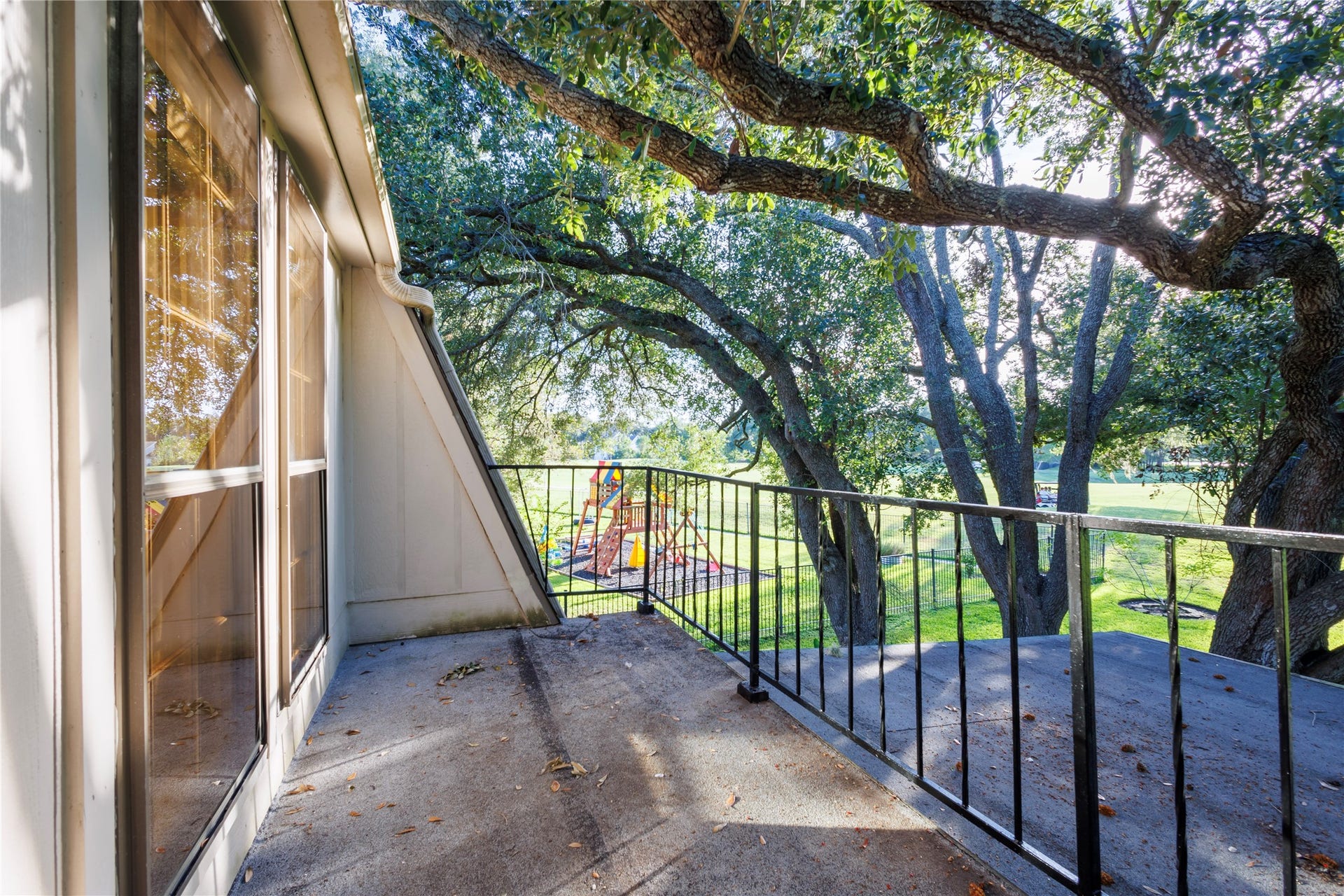 3702 POINT CLEAR Drive, Missouri City, TX 77459 Upstairs balcony!