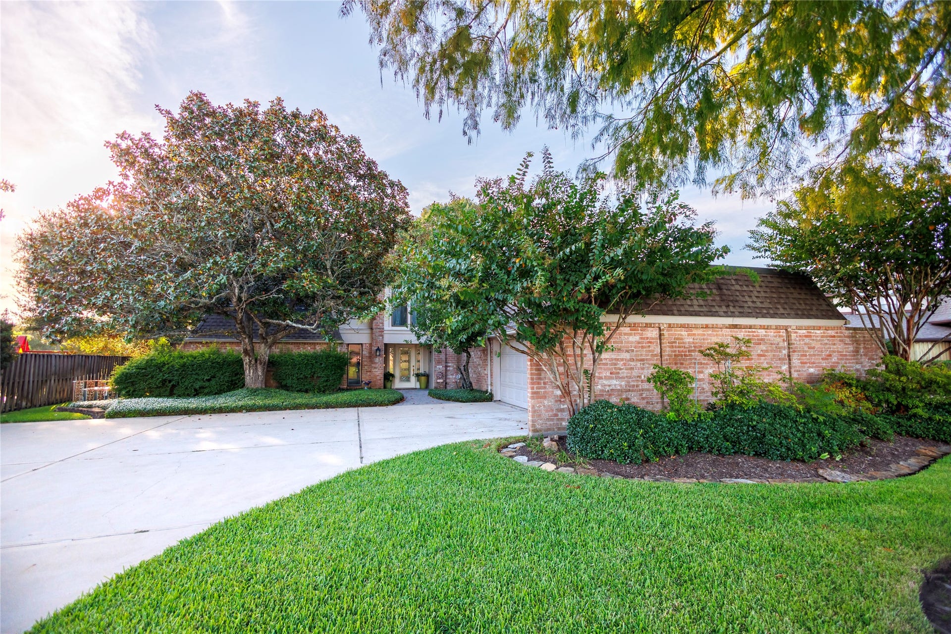 3702 POINT CLEAR Drive, Missouri City, TX 77459 Welcome to 3702 Point Clear.